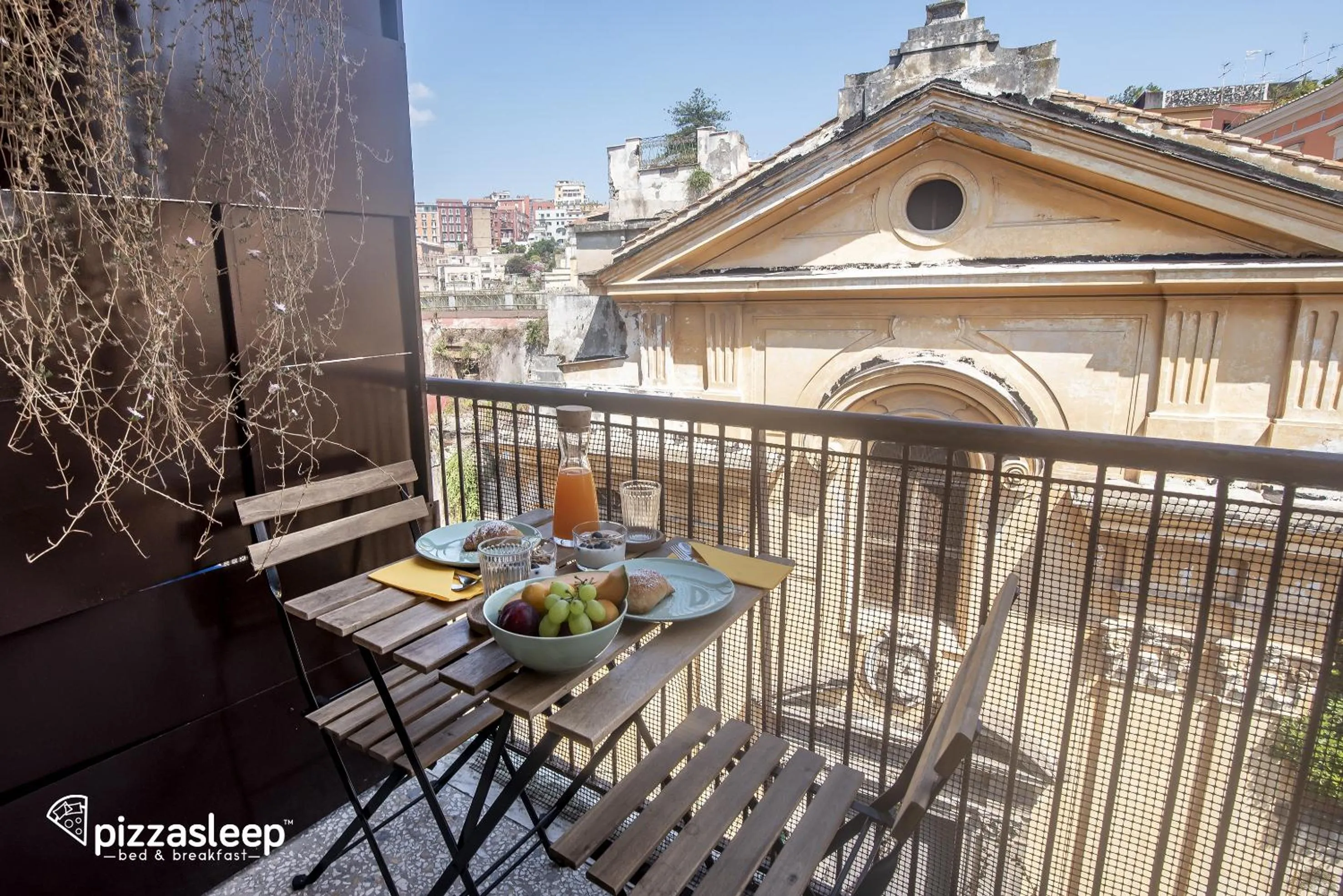 Day in PizzaSleep B&B