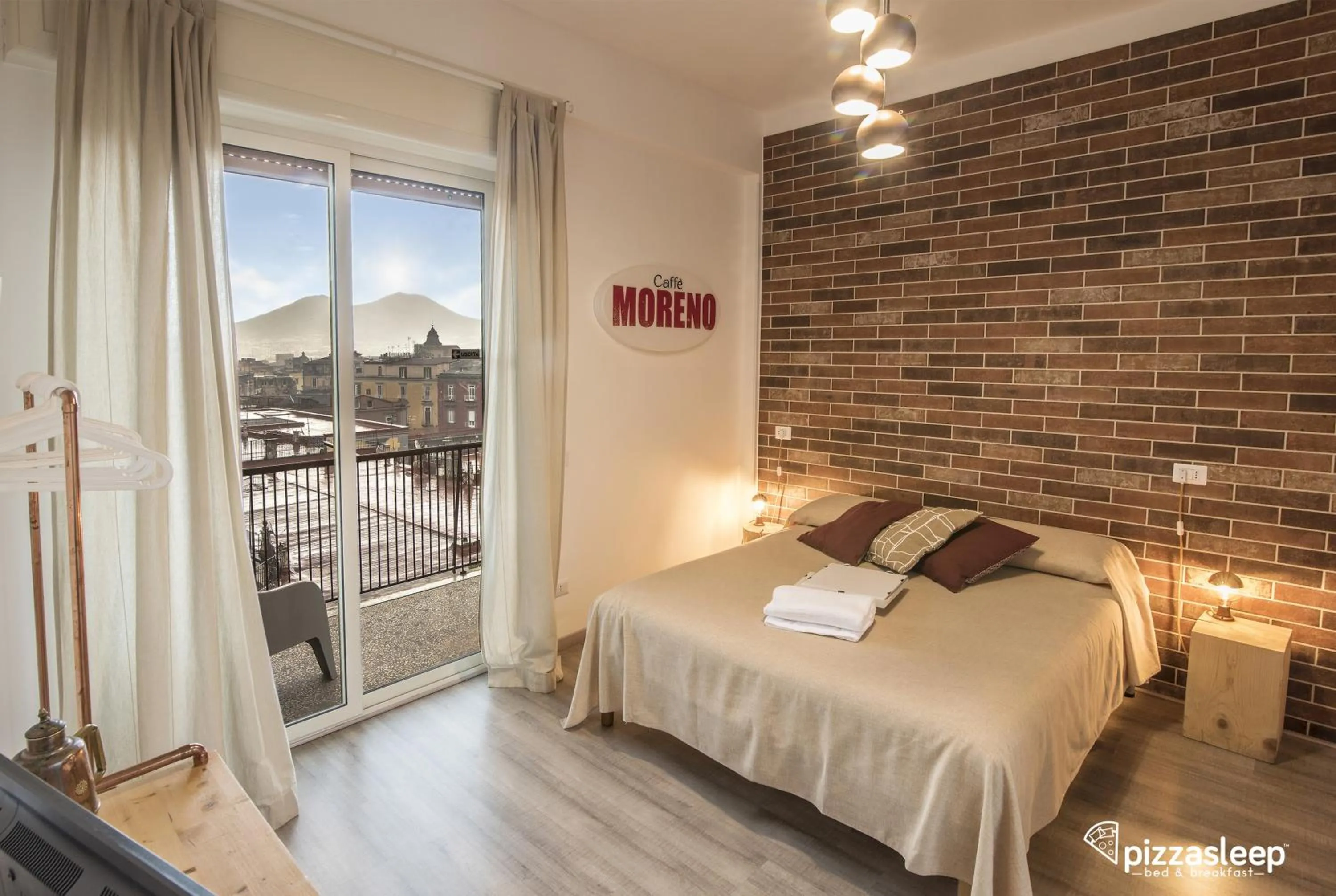 Bed in PizzaSleep B&B