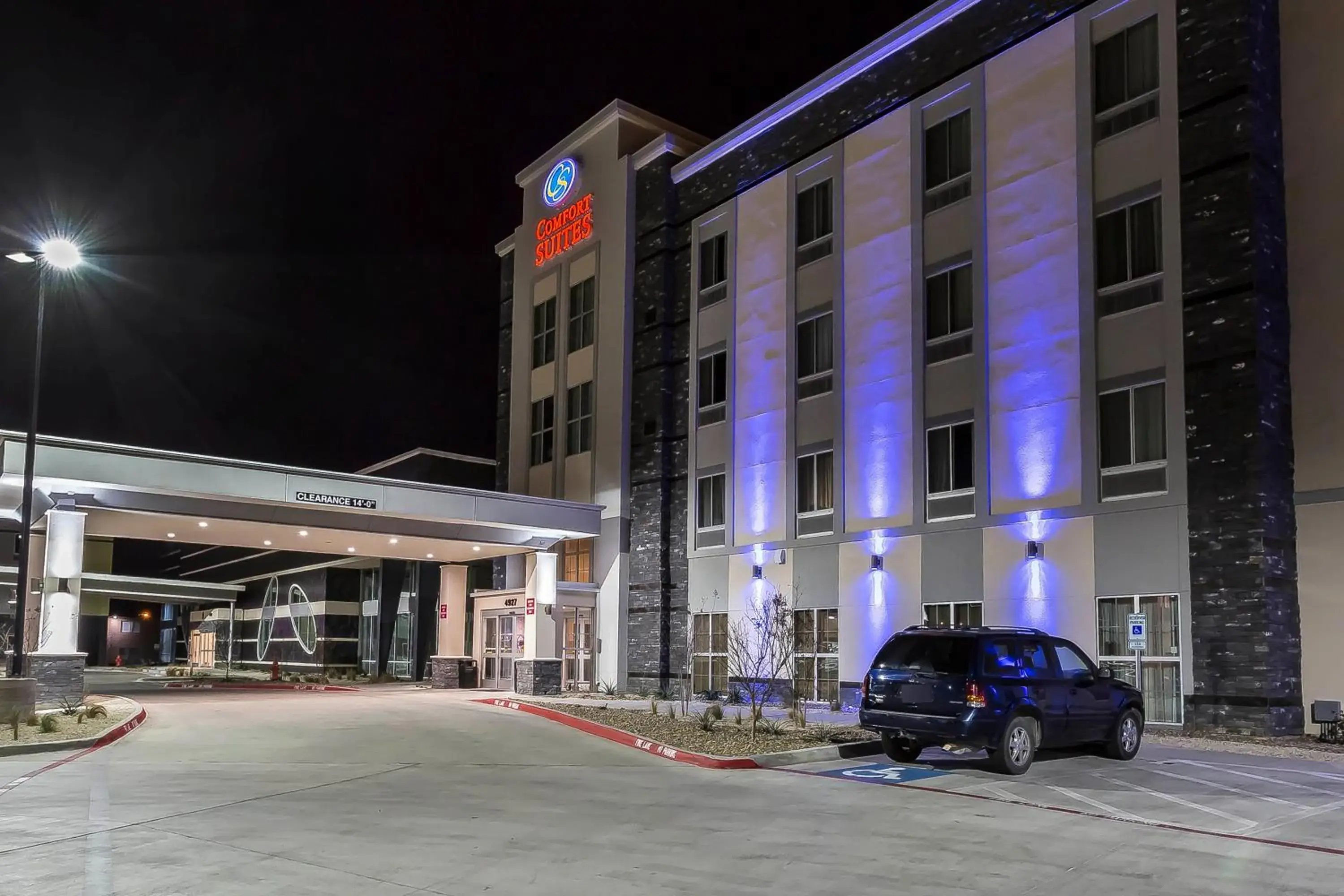 Facade/entrance in Comfort Suites - University Facade/entrance in Comfort Suites - University