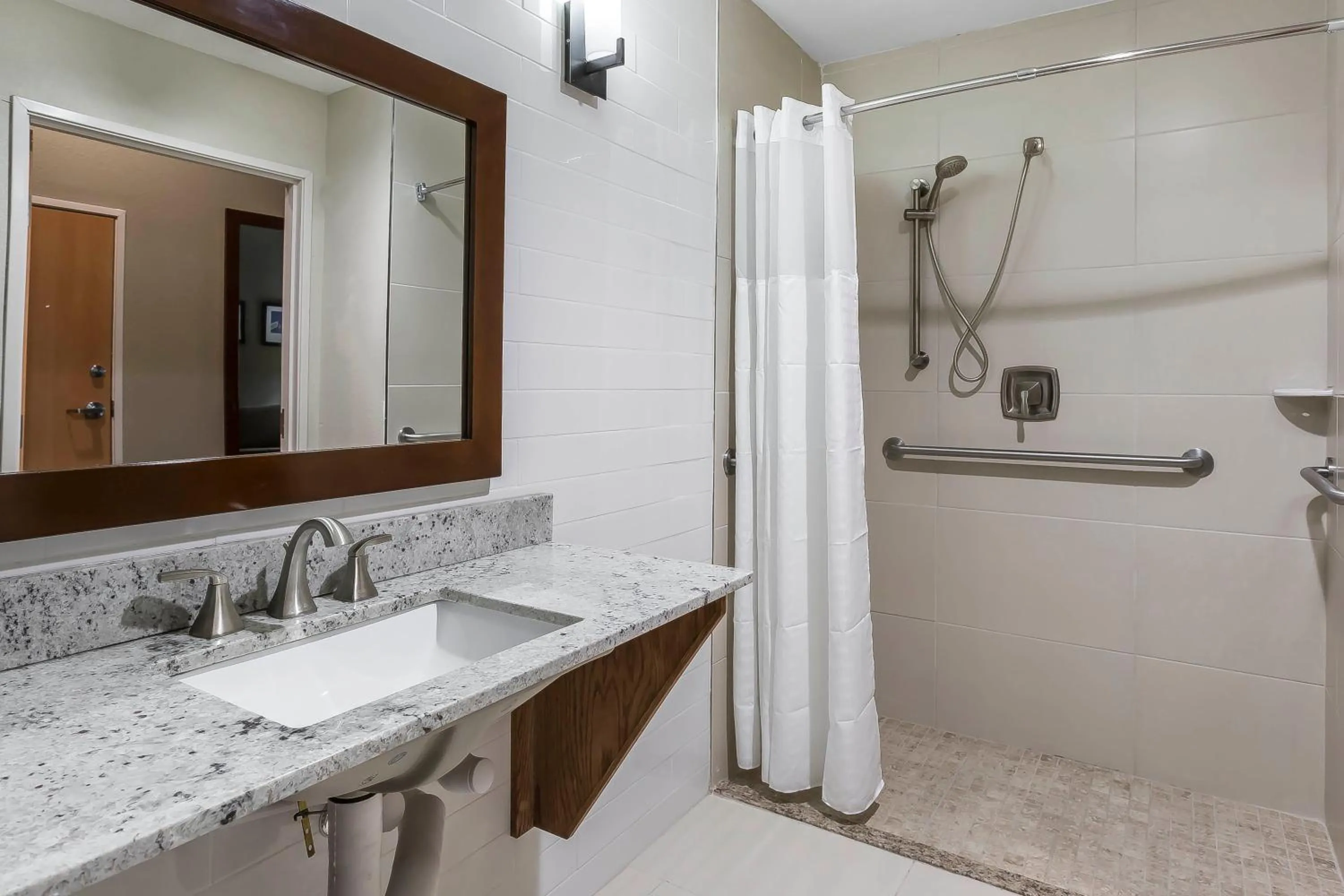 Comfort Suites - University