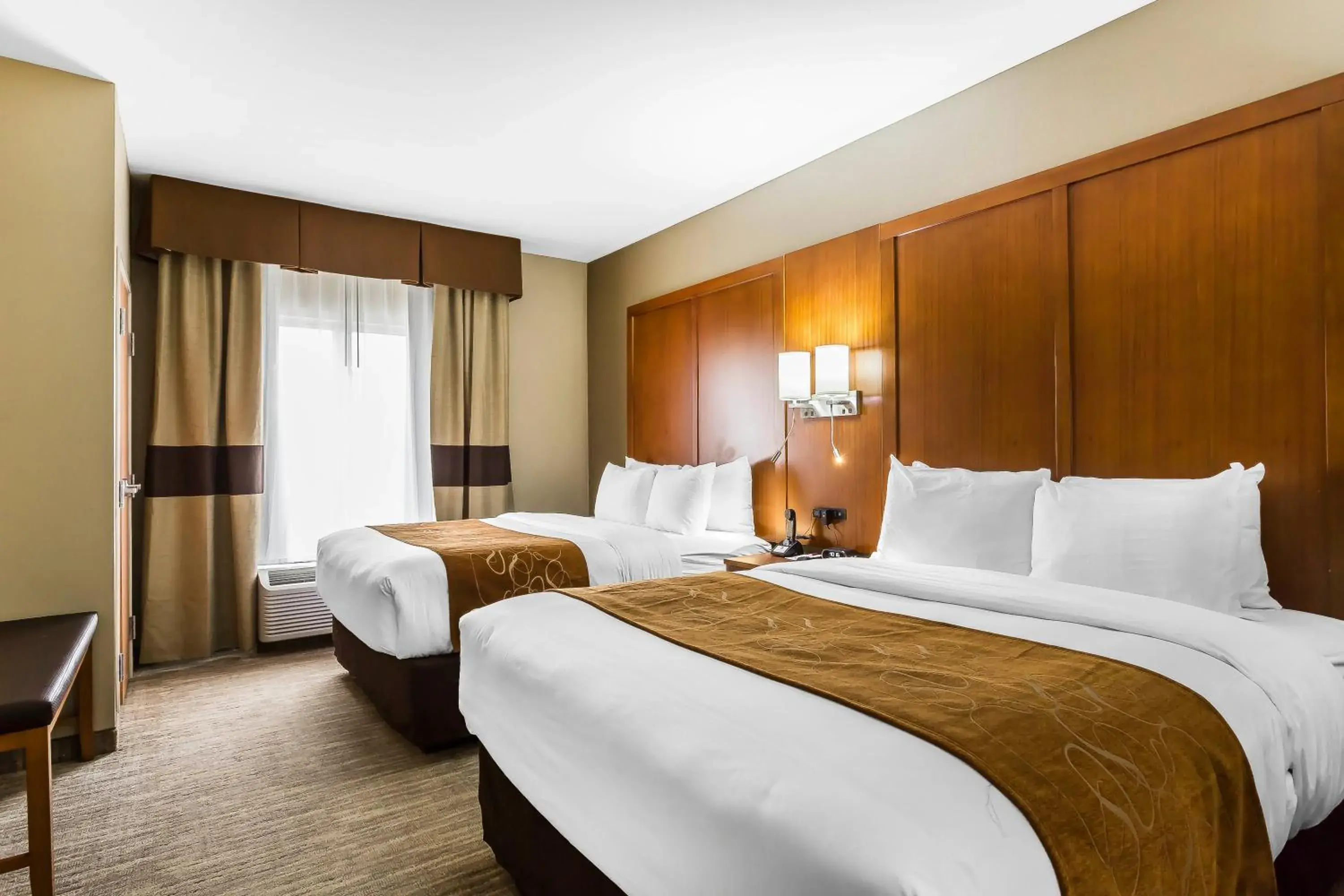 View (from property/room), Bed in Comfort Suites - University View (from property/room), Bed in Comfort Suites - University