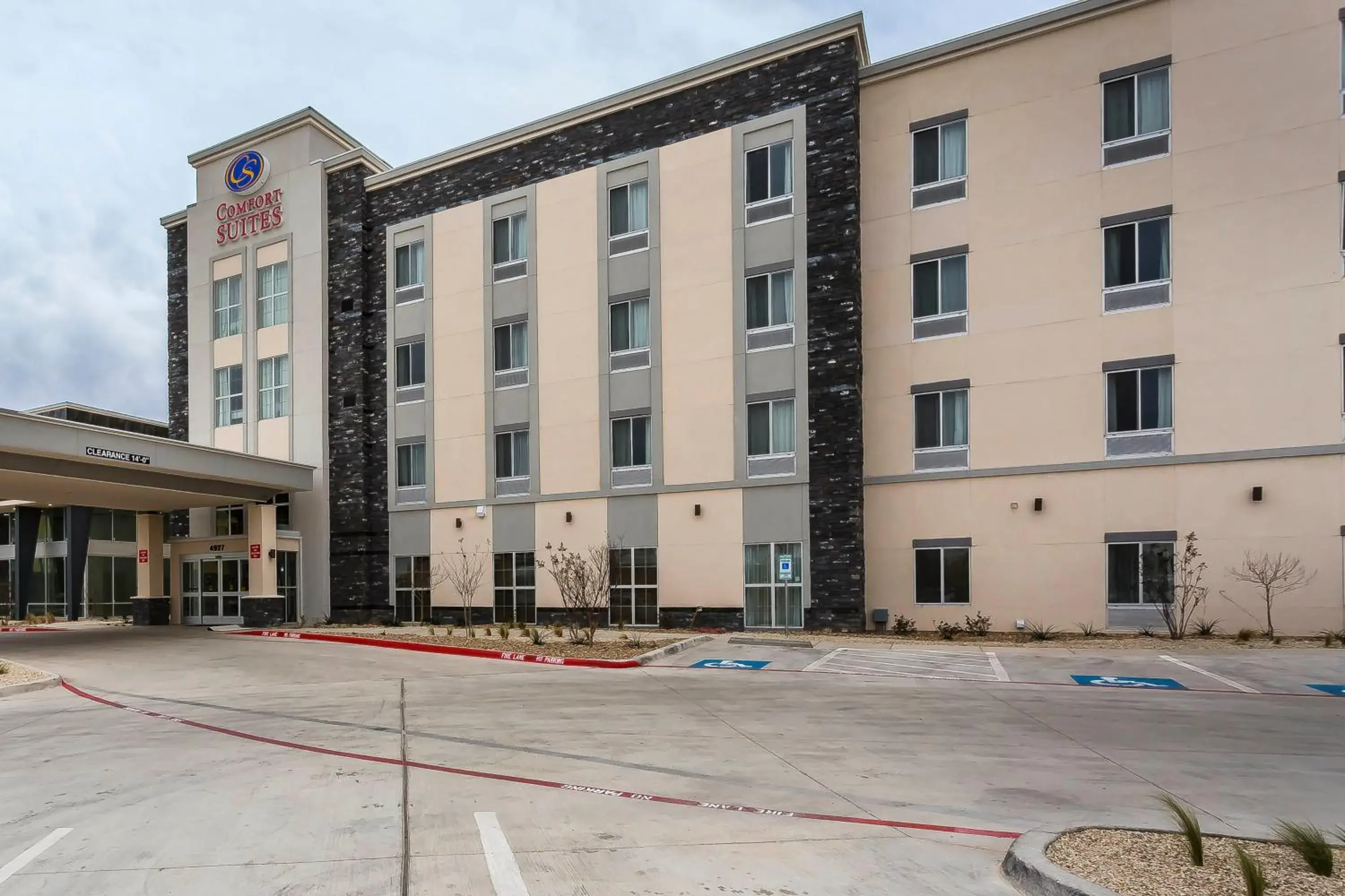 Facade/entrance in Comfort Suites - University Facade/entrance in Comfort Suites - University