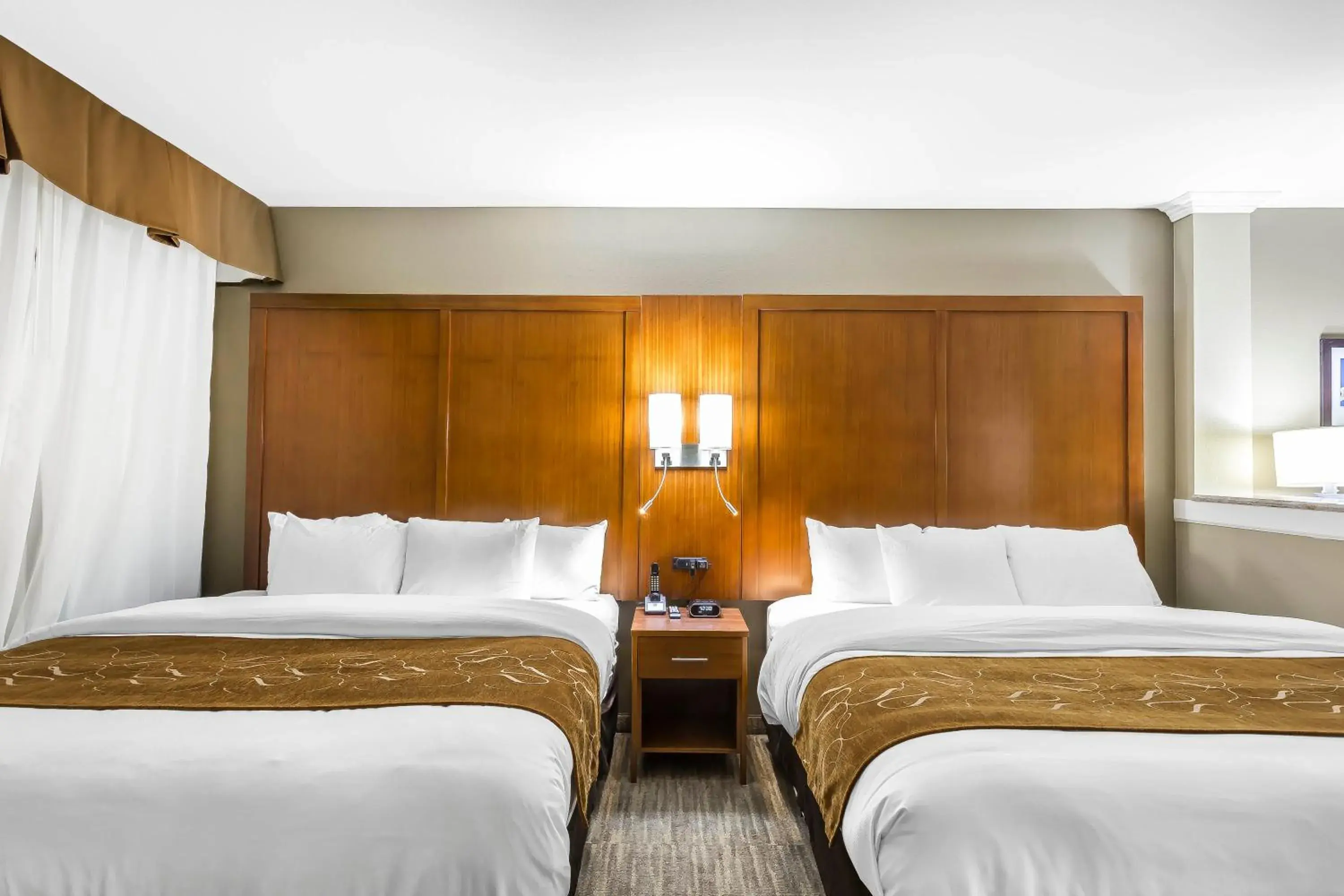 Bed in Comfort Suites - University Bed in Comfort Suites - University