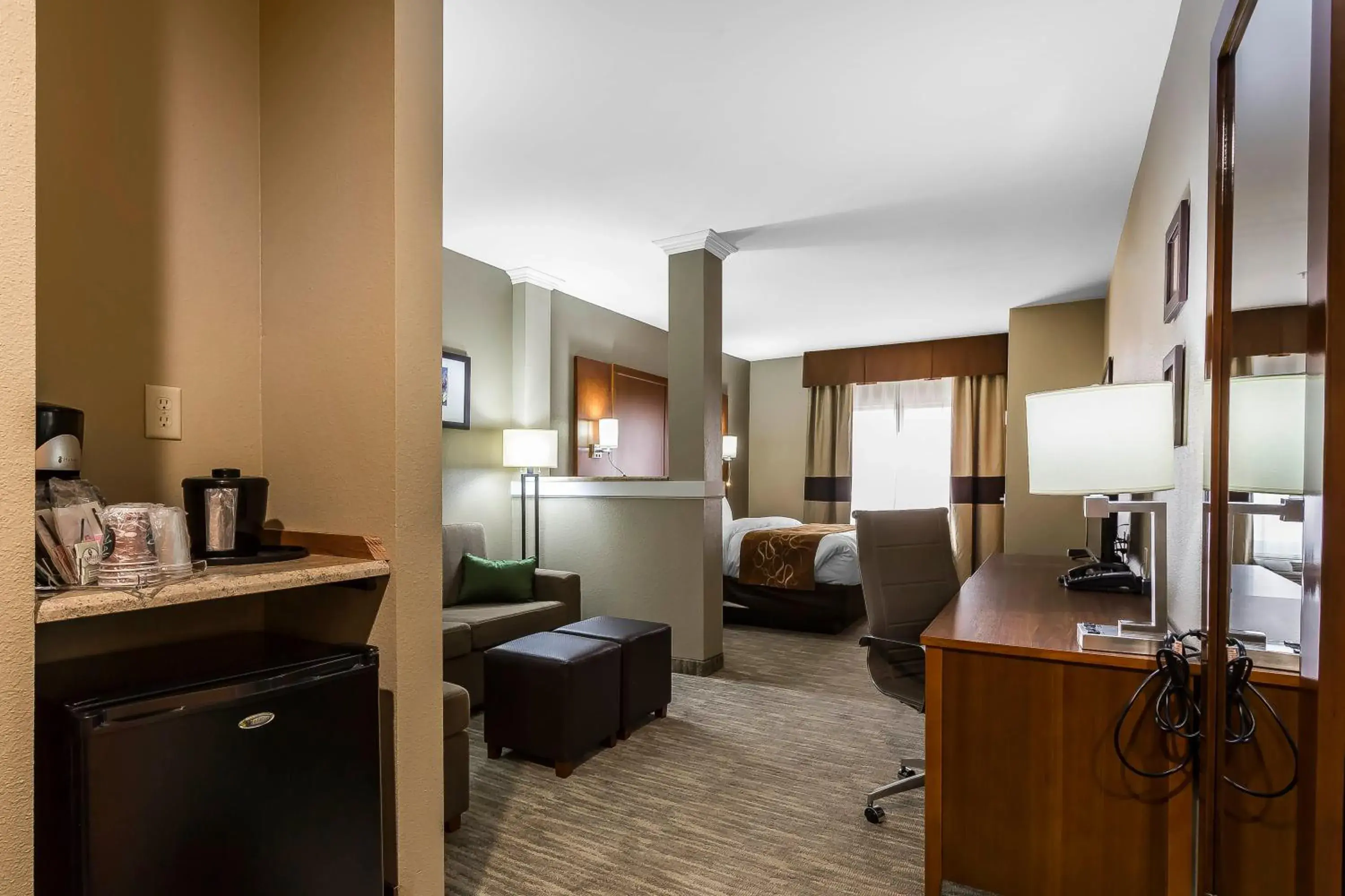 Bed in Comfort Suites - University Bed in Comfort Suites - University