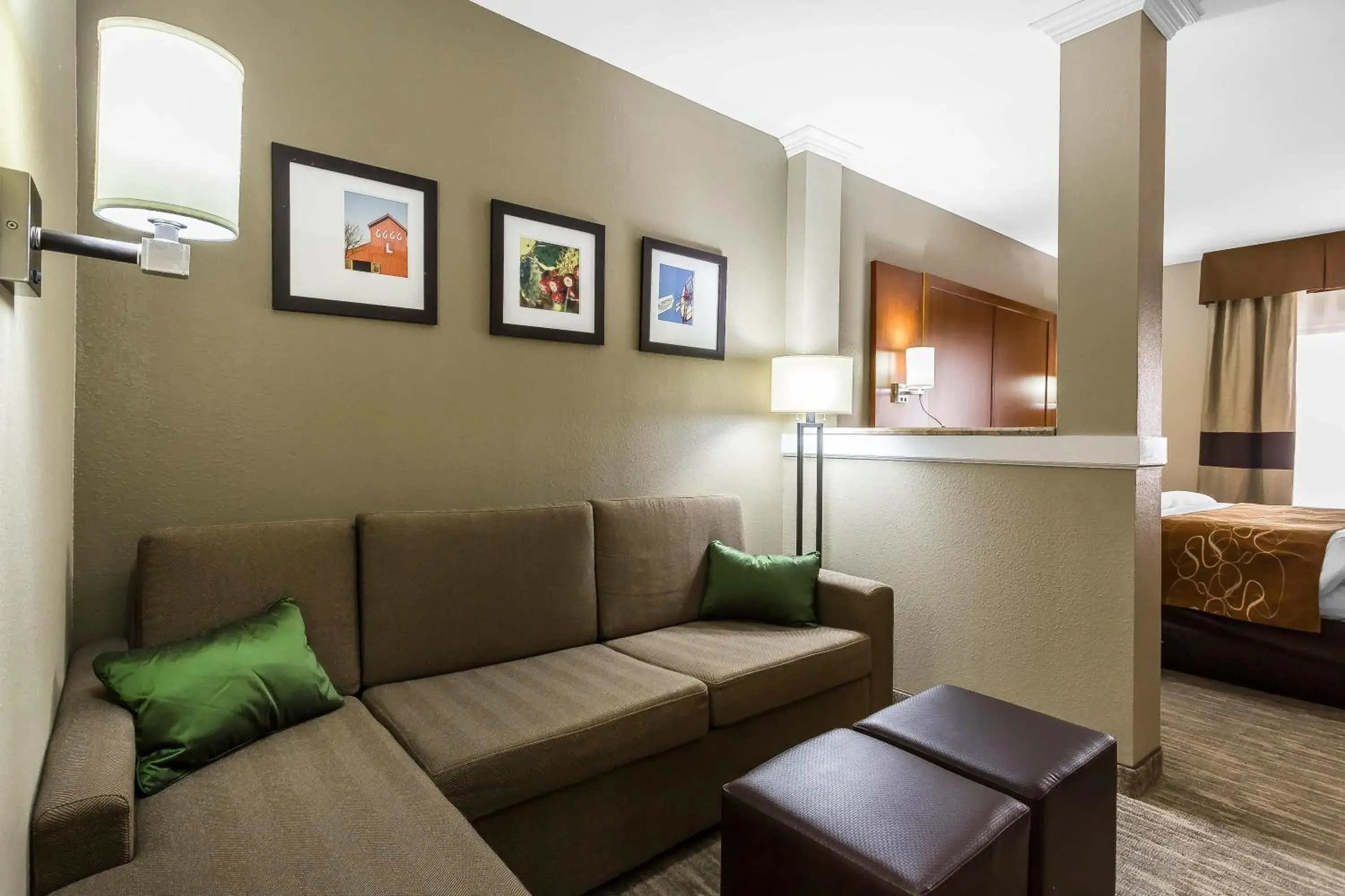 Bed in Comfort Suites - University Bed in Comfort Suites - University