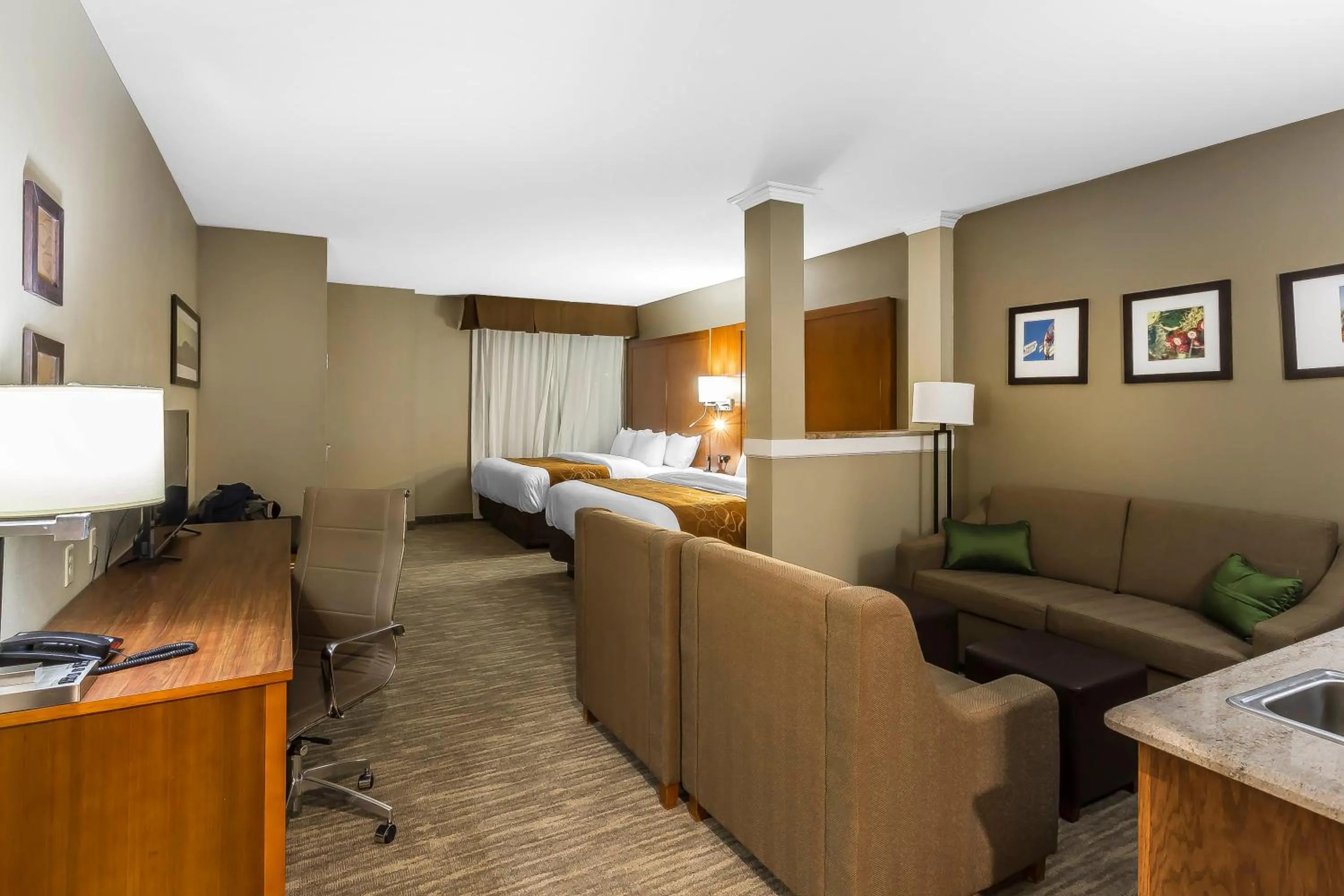 Bed in Comfort Suites - University