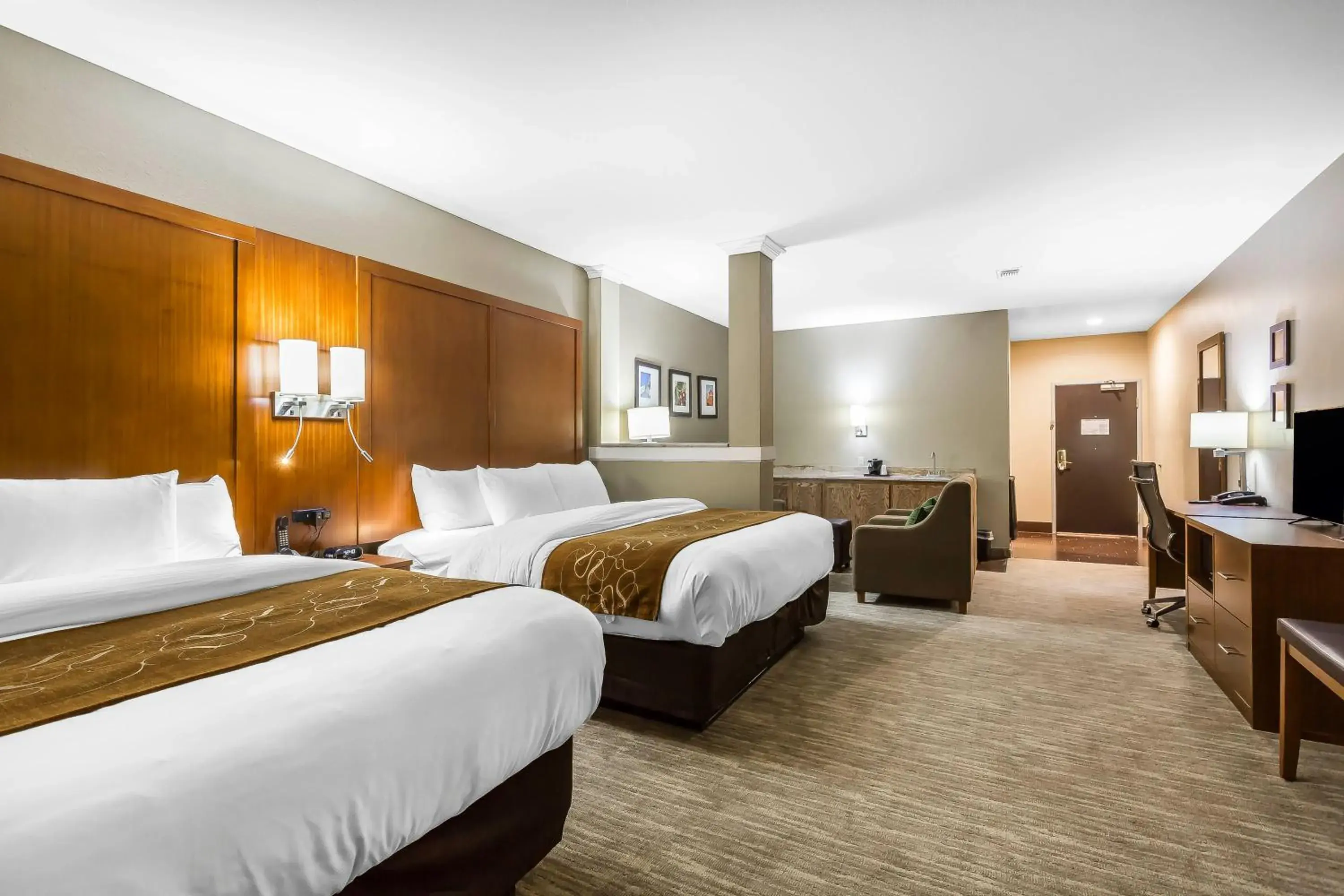 Bed in Comfort Suites - University Bed in Comfort Suites - University