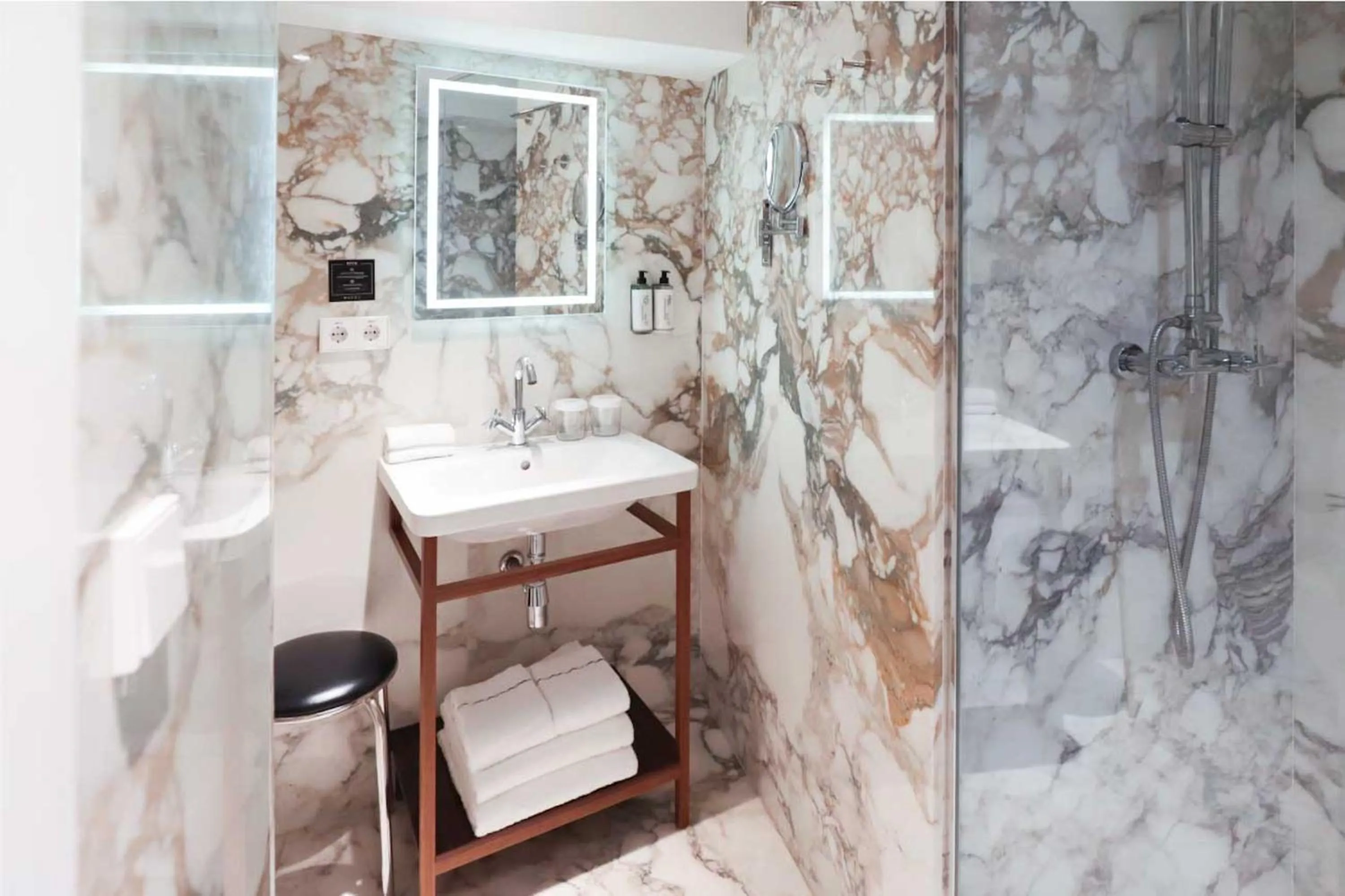 Bathroom in MYR Marqués House