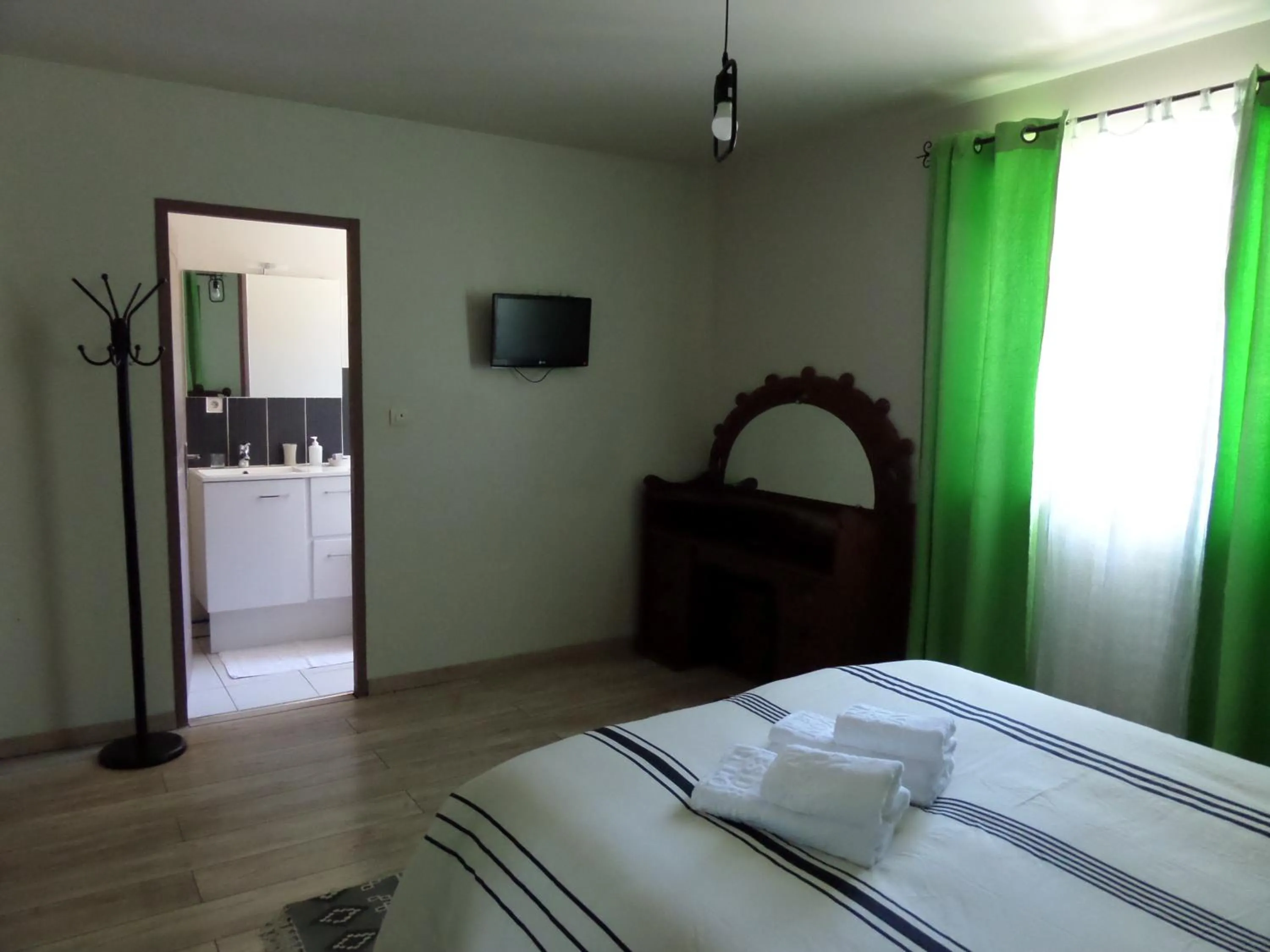 Bedroom, Bed in Chambre d'hotes ronquer