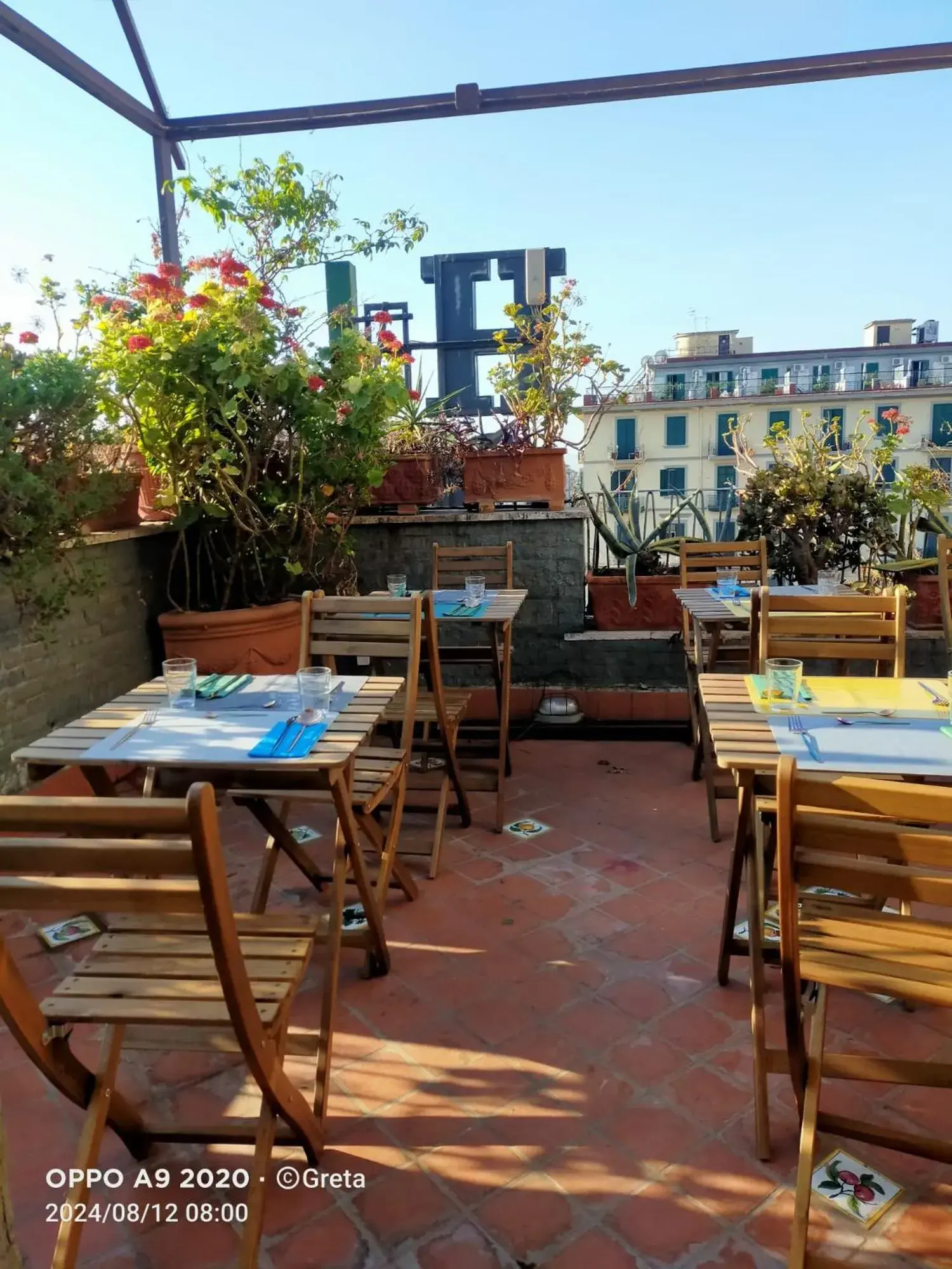 Restaurant/places to eat in Up Hotel Restaurant/places to eat in Up Hotel