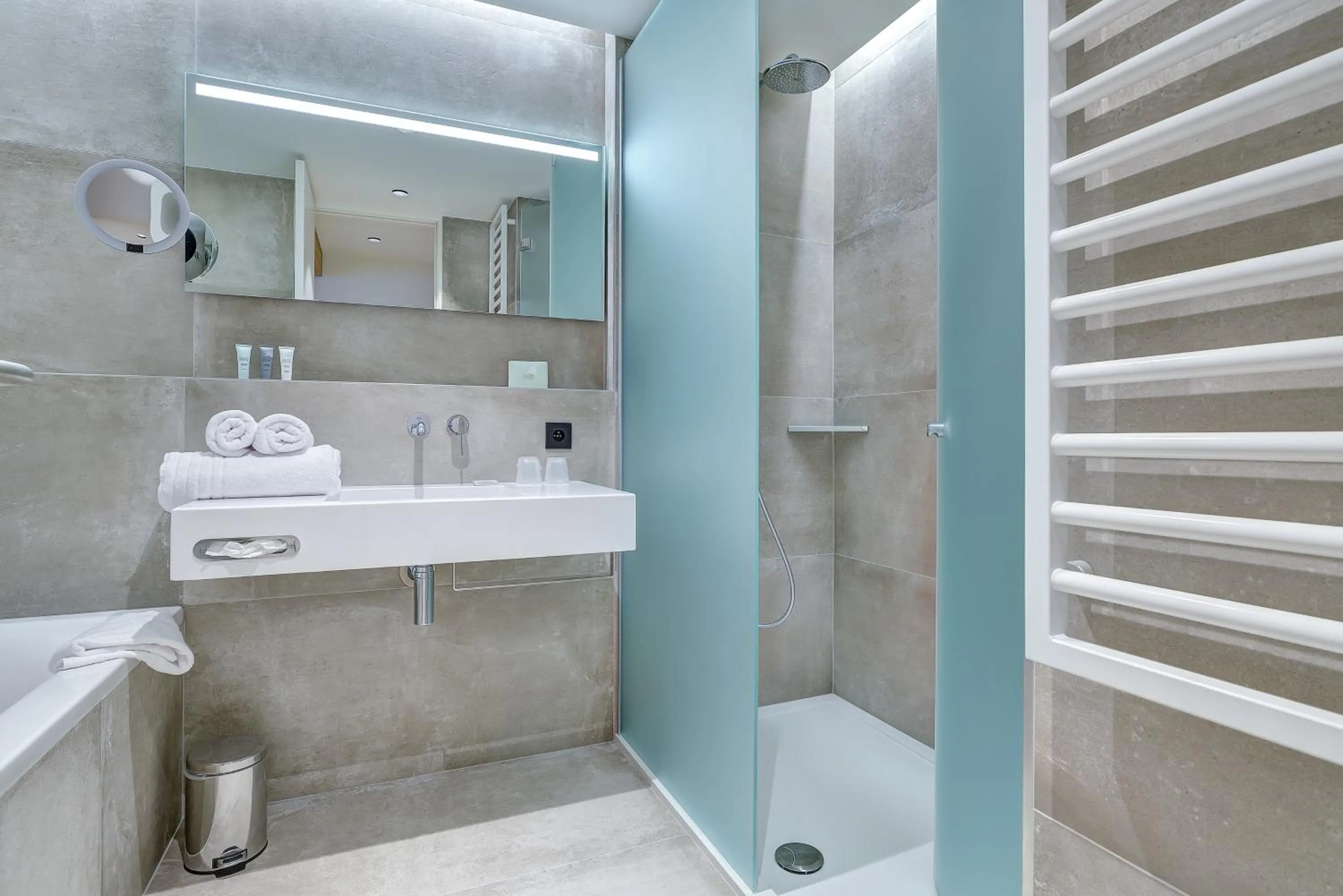 Bathroom in R hotel experiences