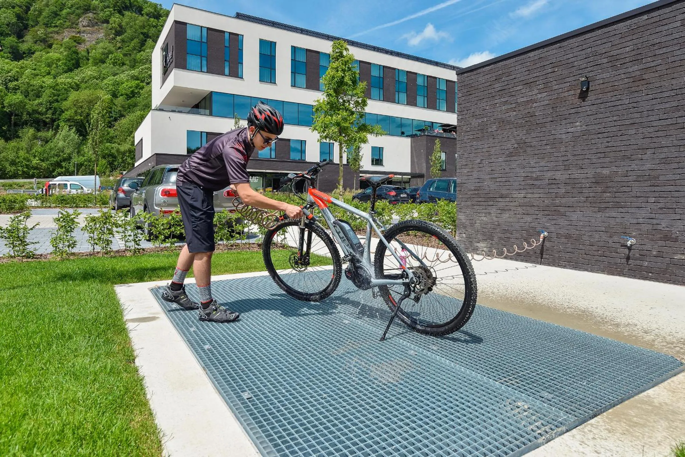 Entertainment in R hotel experiences