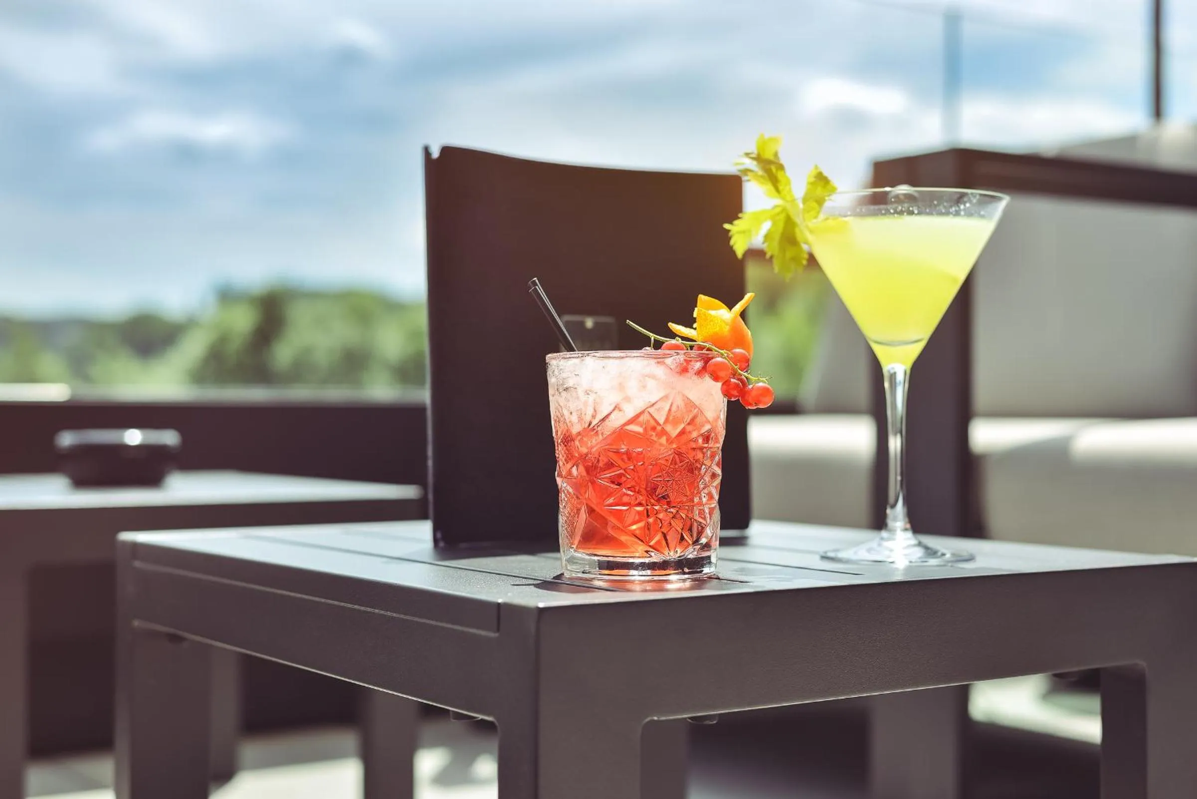 Alcoholic drinks in R hotel experiences