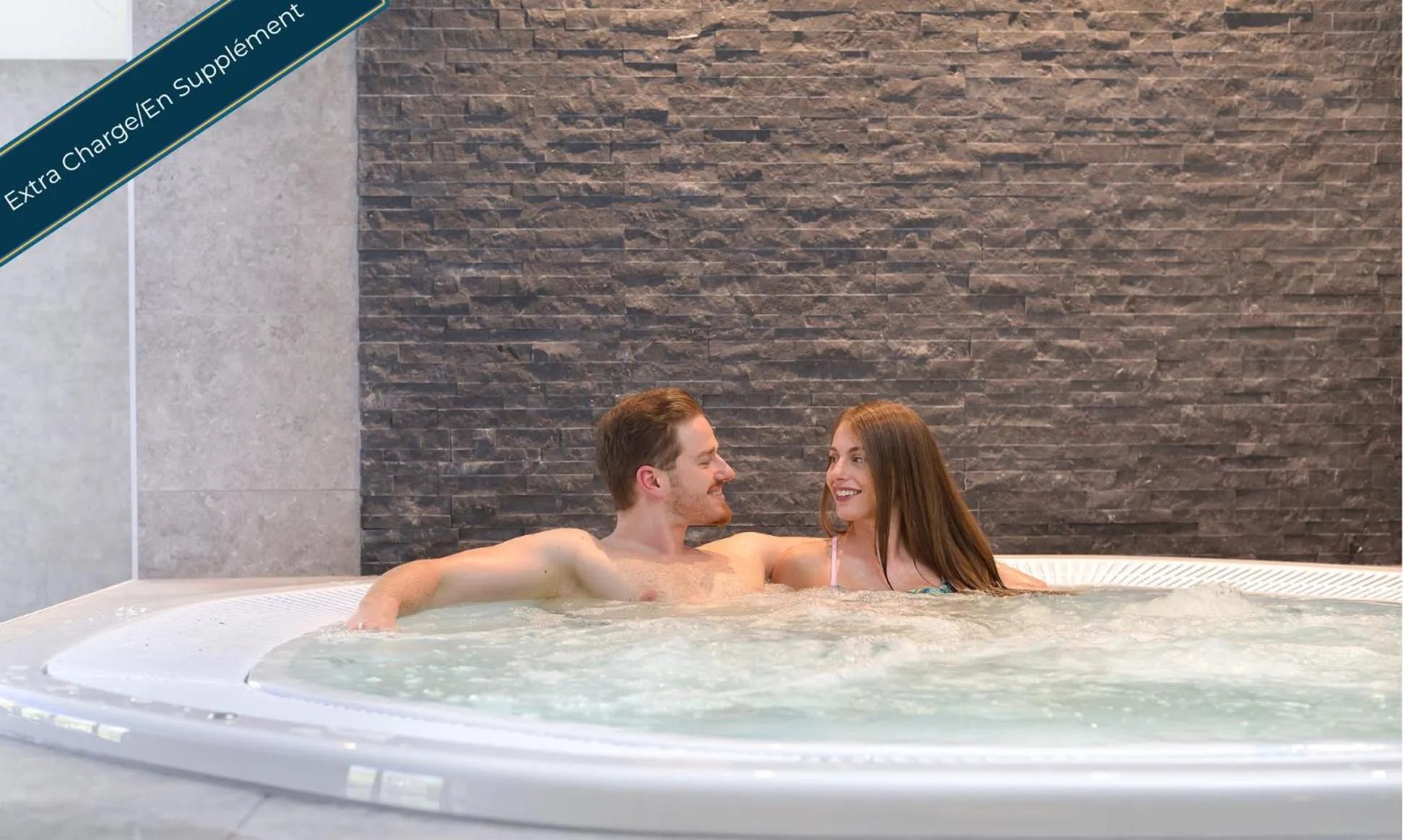 Hot Tub in R hotel experiences