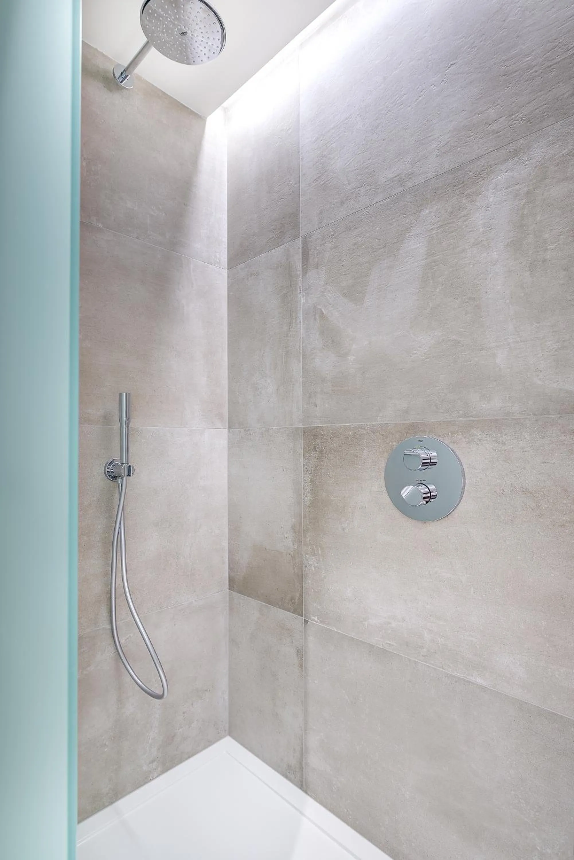 Bathroom in R hotel experiences