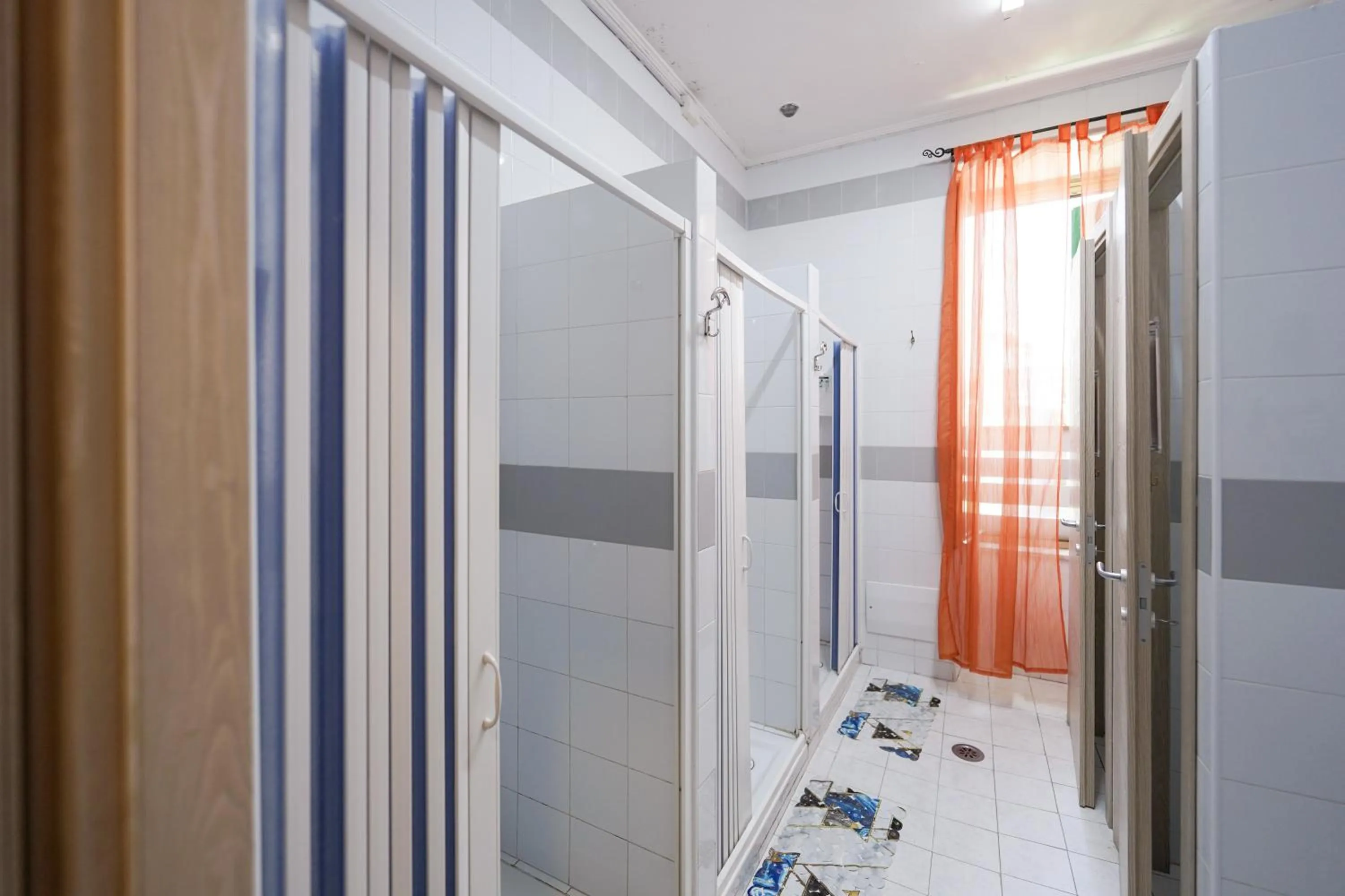 Shower in Naples Experience Hostel - Age Limit 18-28