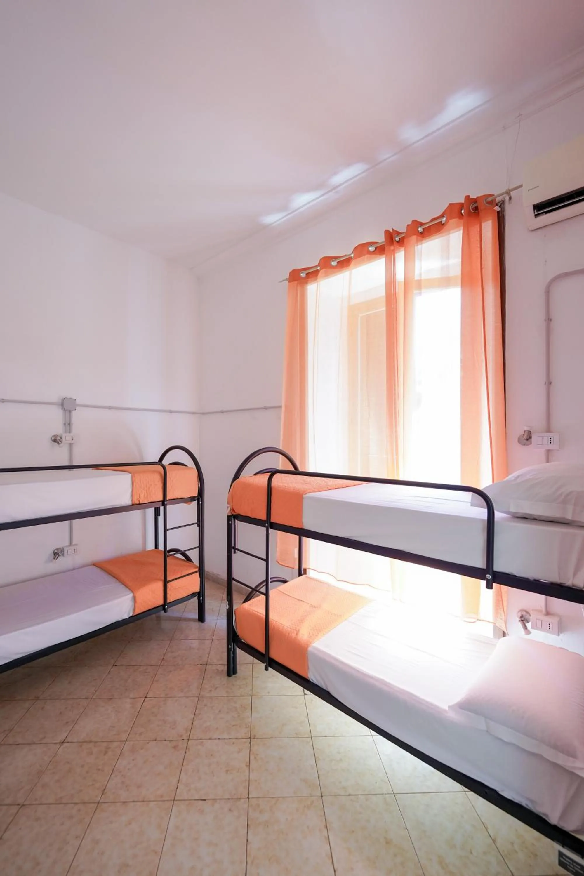 Bed in Naples Experience Hostel - Age Limit 18-28