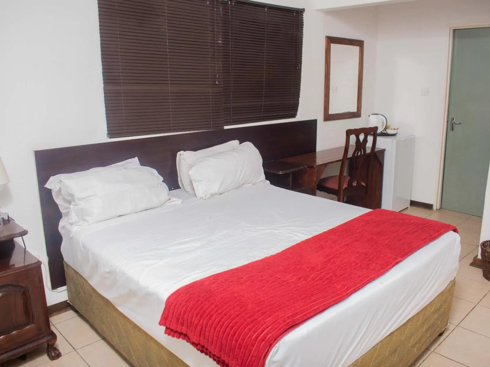 Photo of the whole room, Bed in River-Ridge Guest House