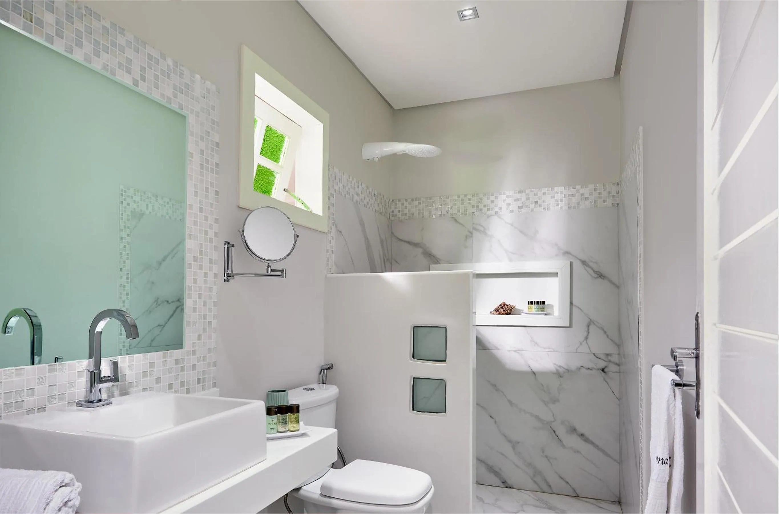 Bathroom in Mona Lisa Pousada