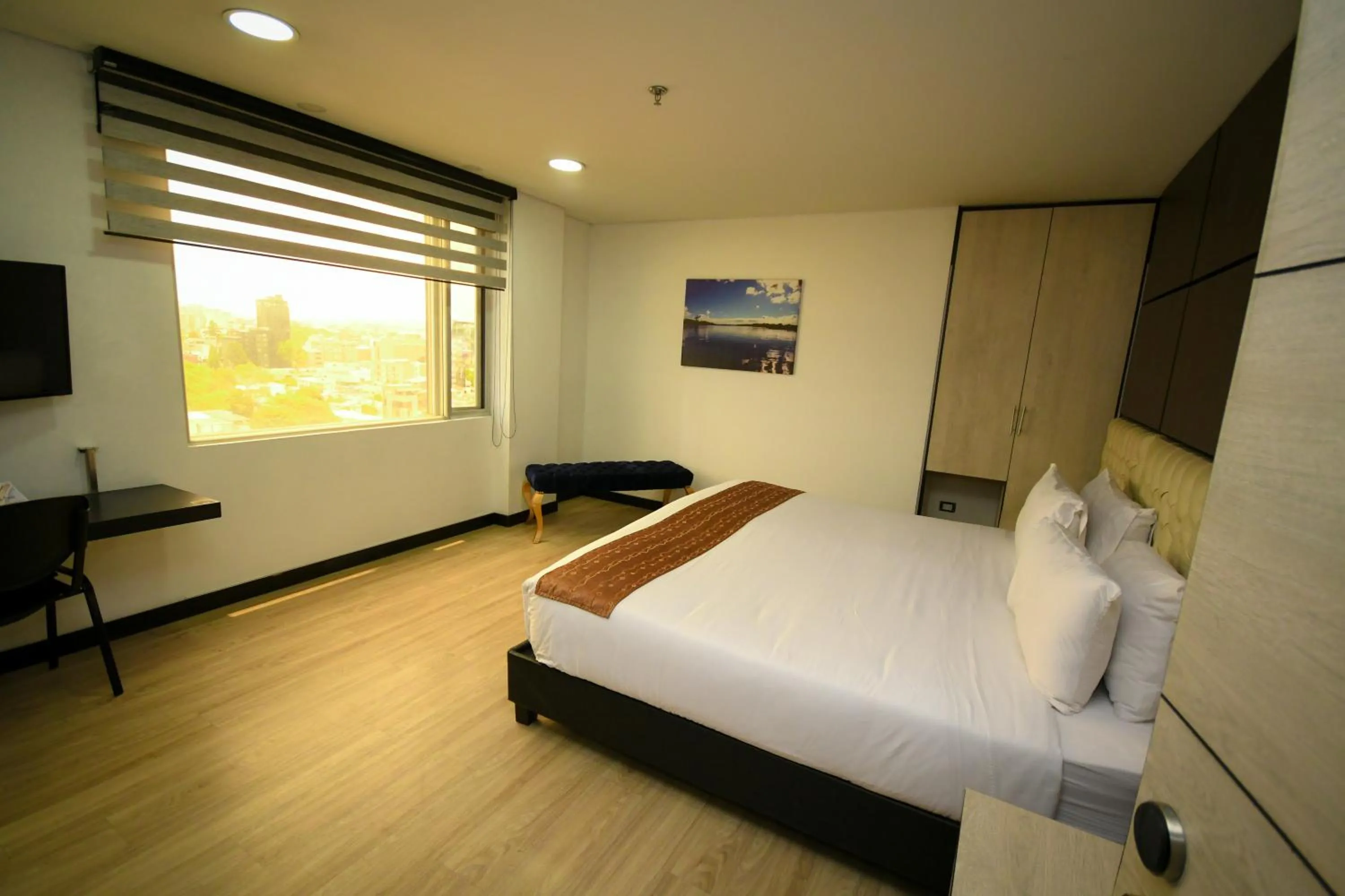 Photo of the whole room in Hotel American Visa Tower