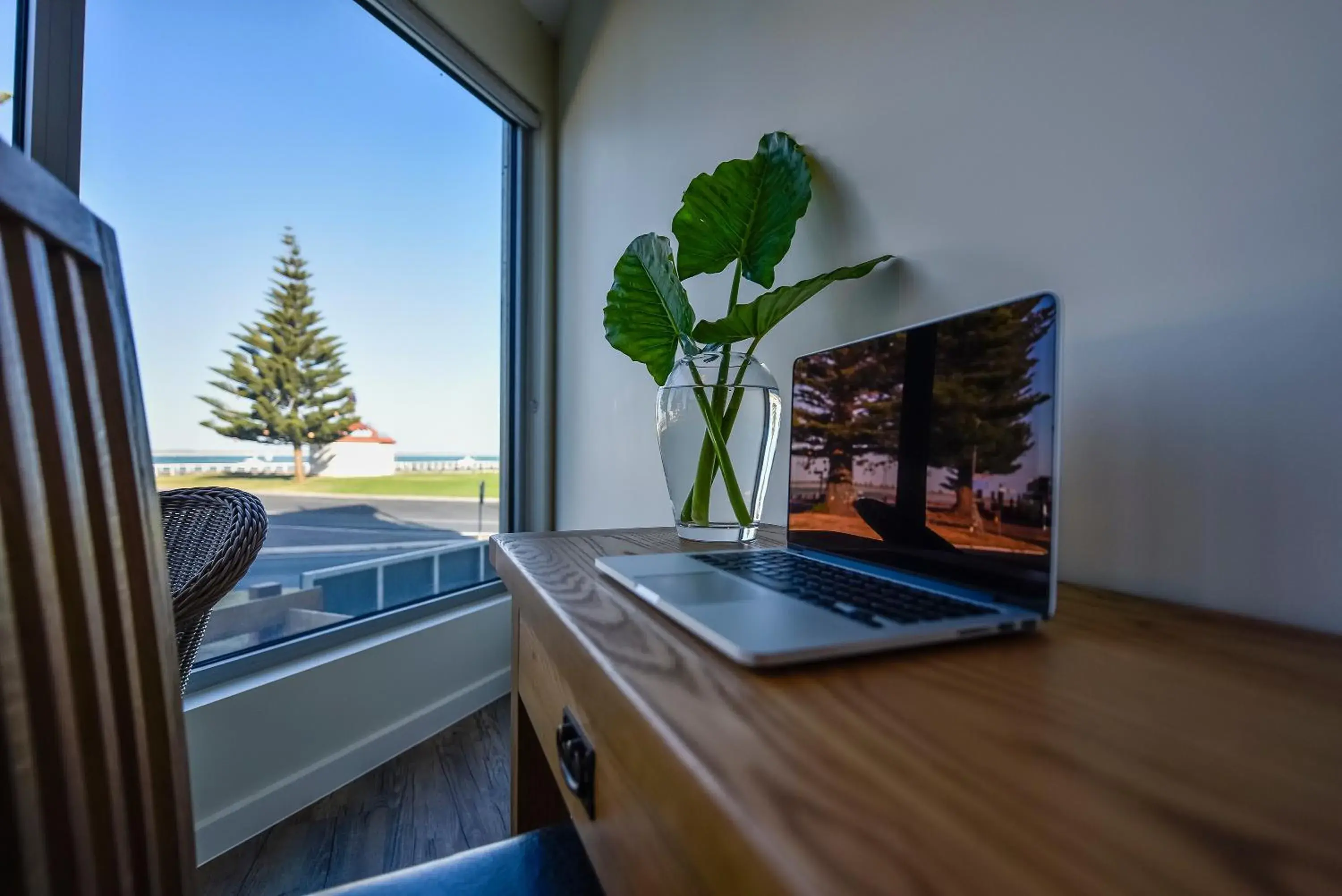 Two-Bedroom Ground Floor Apartment with Ocean View (Disability Access) - Lipsom in Bonnies of Beachport Two-Bedroom Ground Floor Apartment with Ocean View (Disability Access) - Lipsom in Bonnies of Beachport