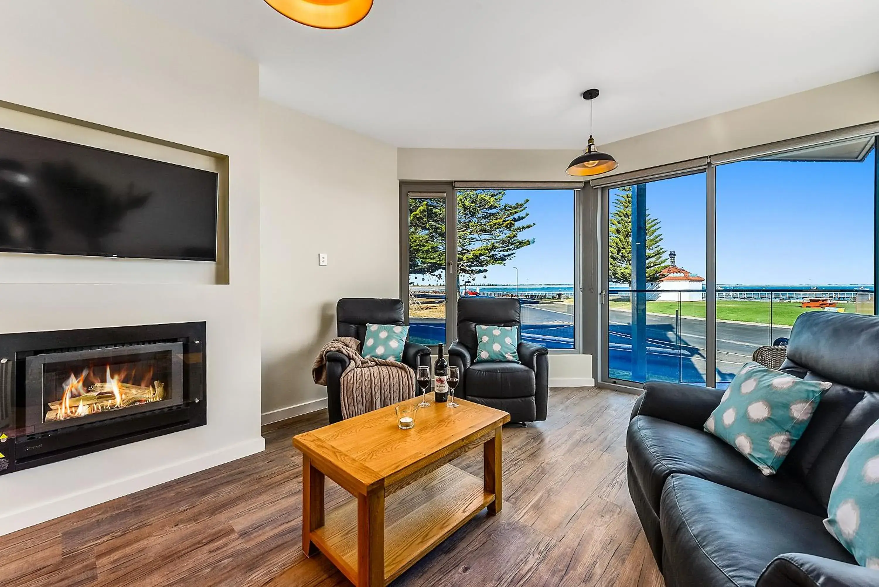 Two-Bedroom Ground Floor Apartment with Ocean View - Sherbet in Bonnies of Beachport Two-Bedroom Ground Floor Apartment with Ocean View - Sherbet in Bonnies of Beachport