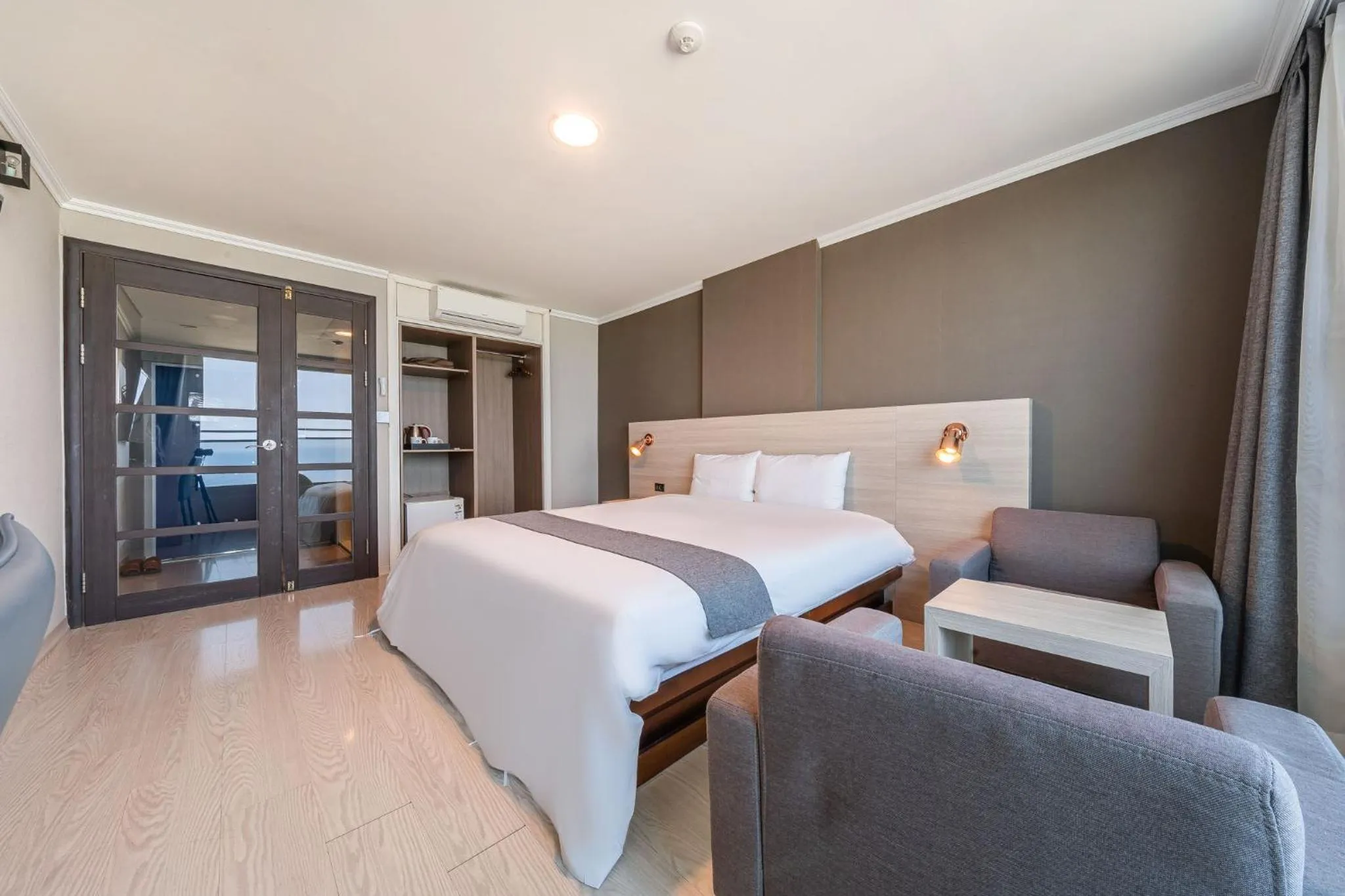 Bed in Gyeongpo Soo Hotel