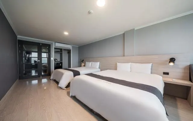 Bed in Gyeongpo Soo Hotel