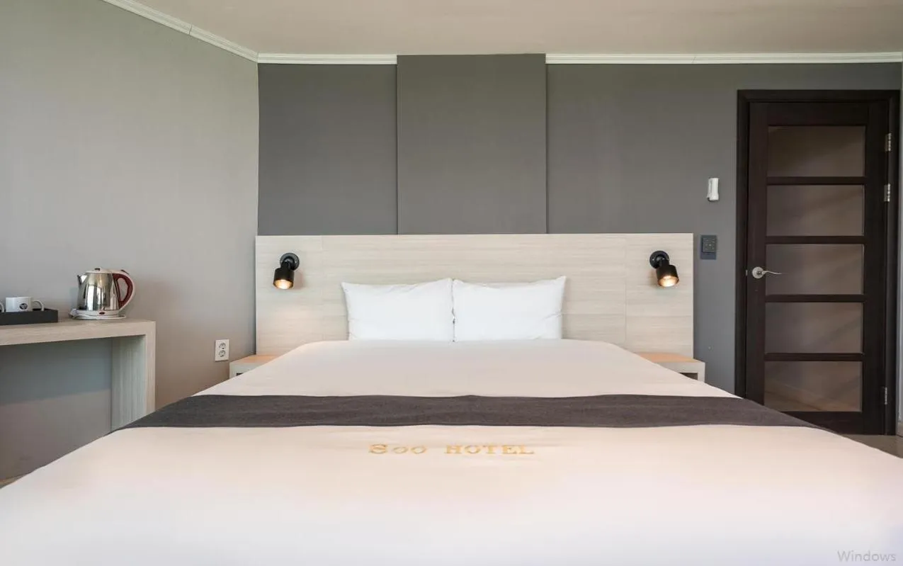 Bed in Gyeongpo Soo Hotel