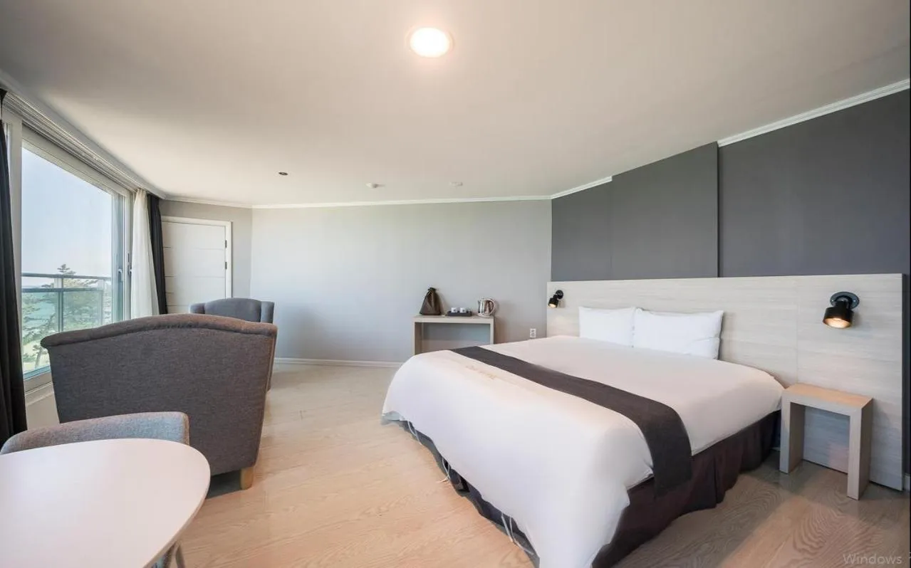 Bed in Gyeongpo Soo Hotel