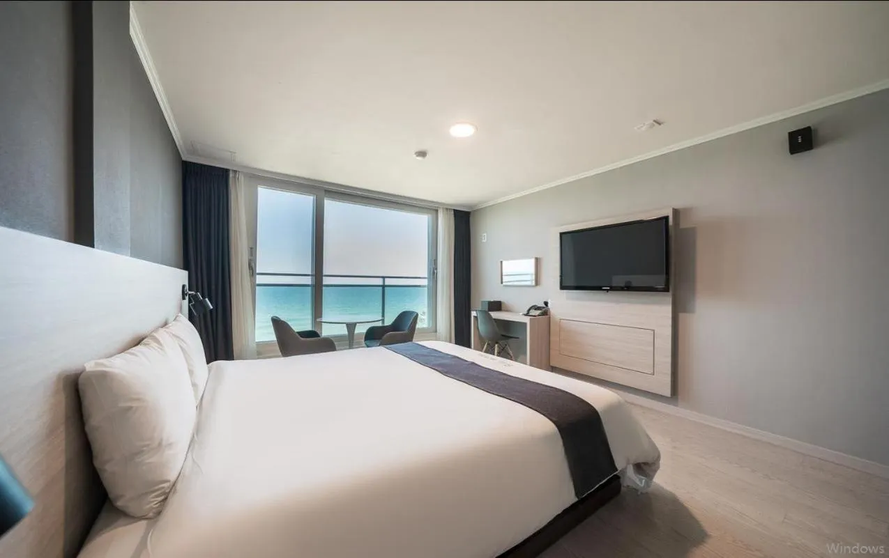 Bed in Gyeongpo Soo Hotel