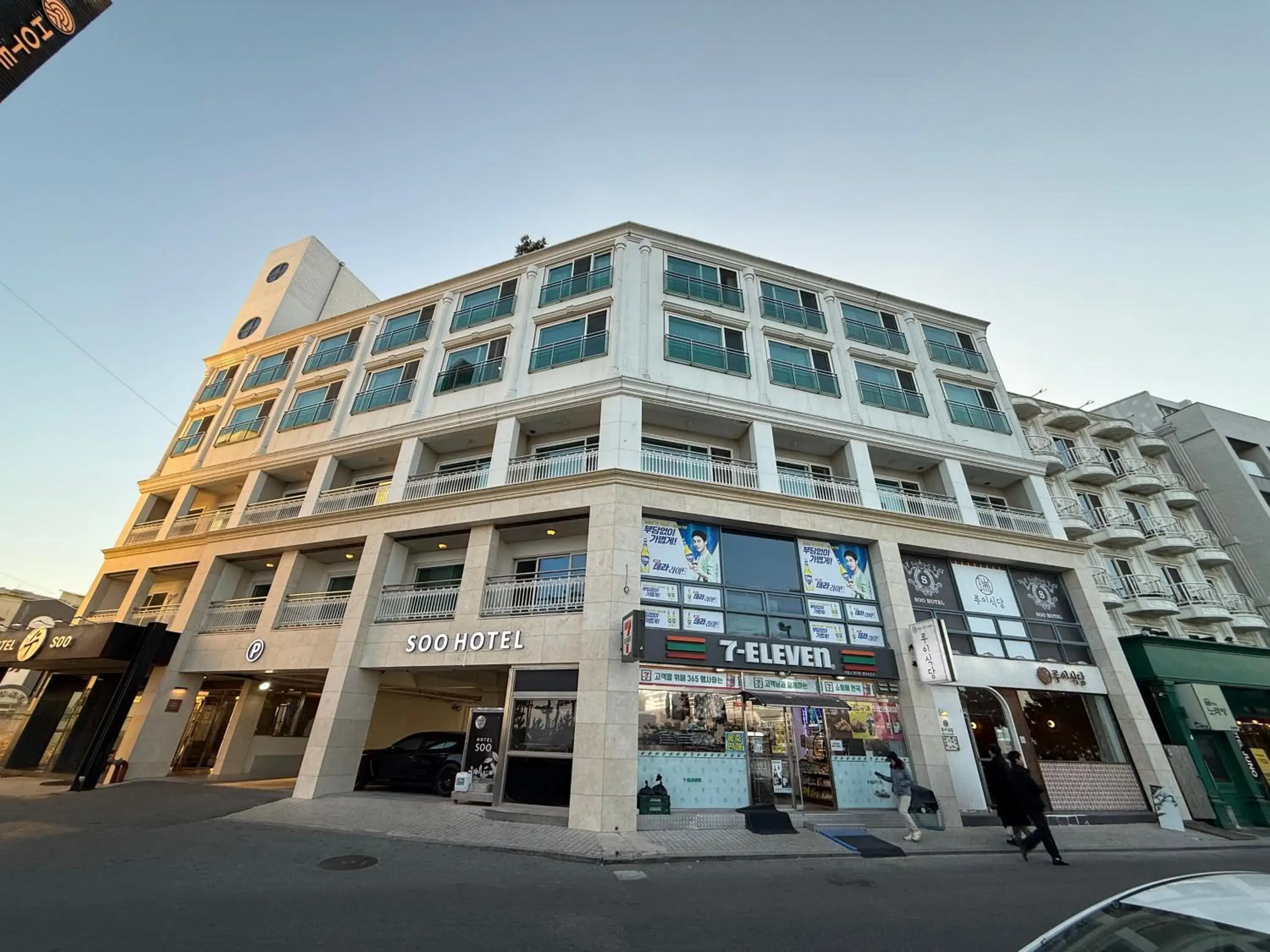 Property building in Gyeongpo Soo Hotel Property building in Gyeongpo Soo Hotel