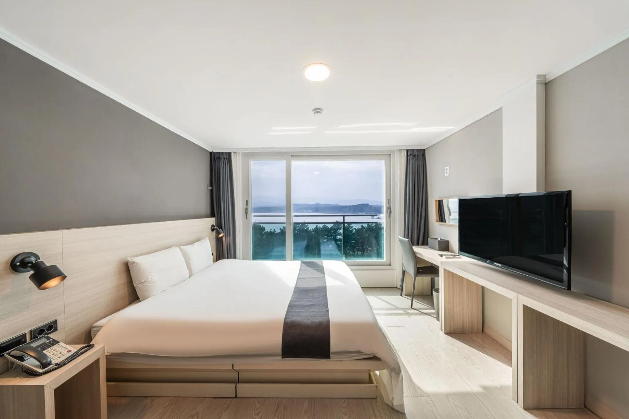 Bed in Gyeongpo Soo Hotel