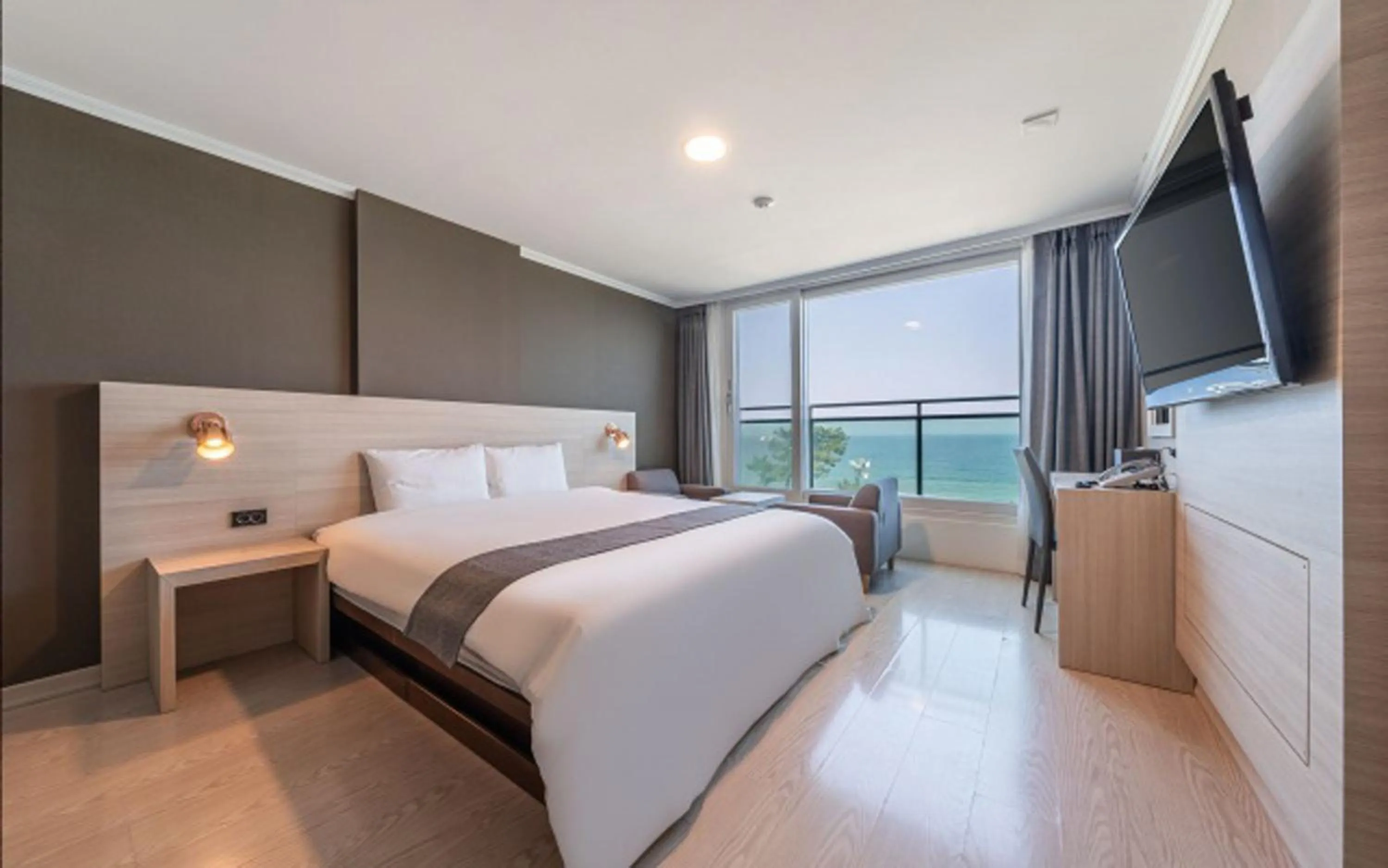 Bed in Gyeongpo Soo Hotel