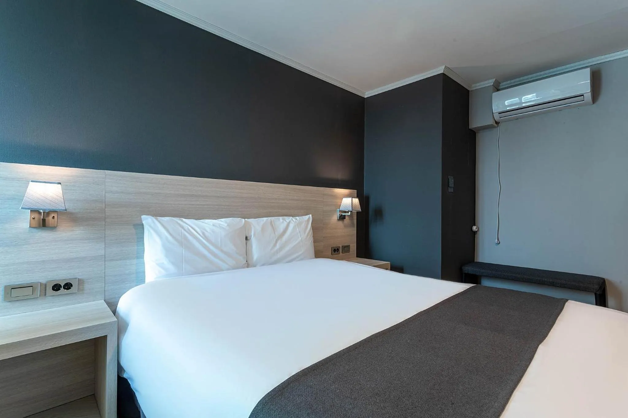 Bed in Gyeongpo Soo Hotel