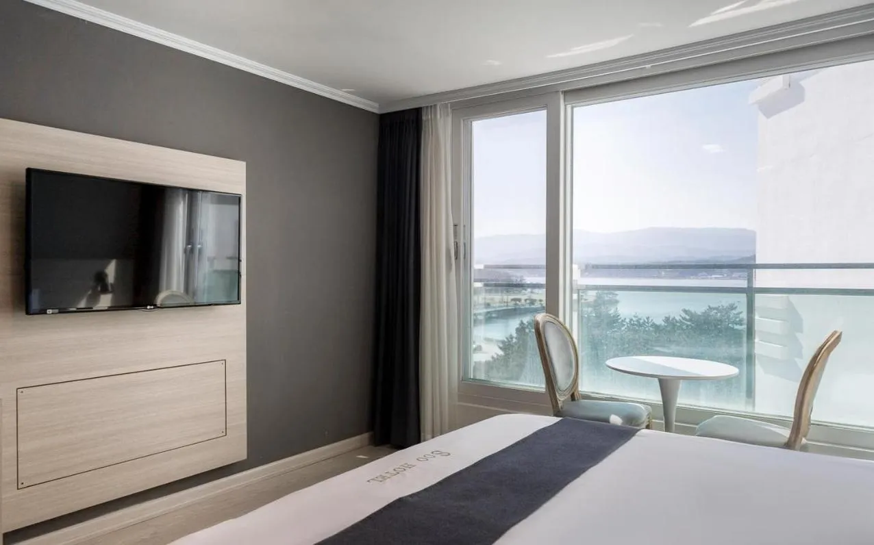 Bed in Gyeongpo Soo Hotel