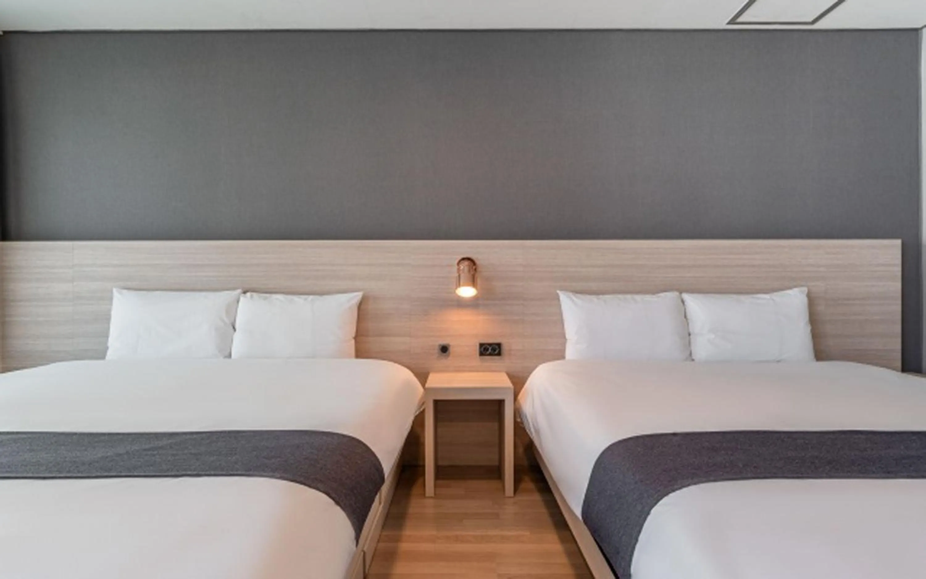 Bed in Gyeongpo Soo Hotel