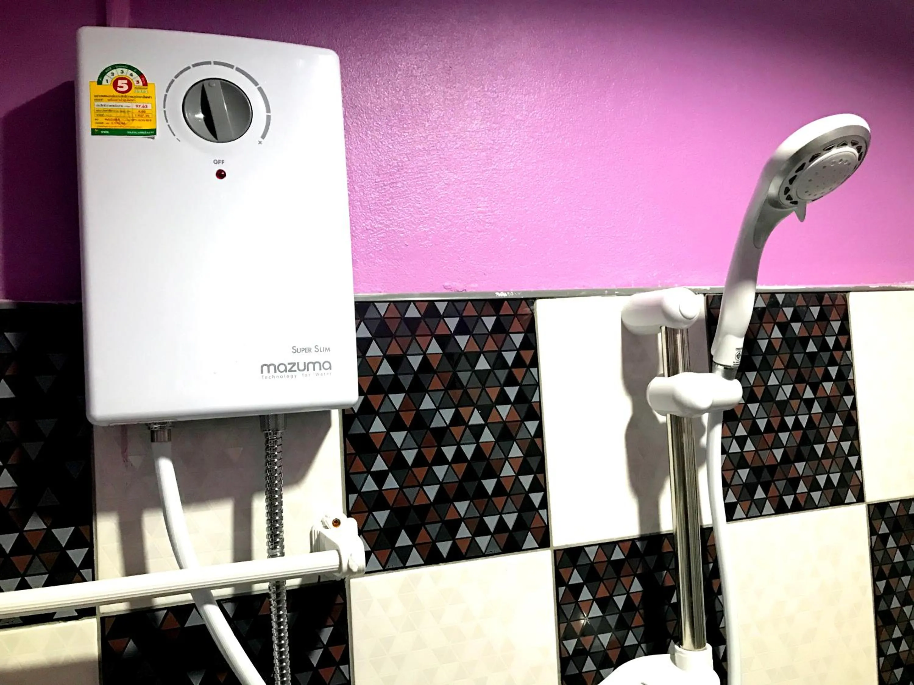 Shower in Sweet Dreams Hometel