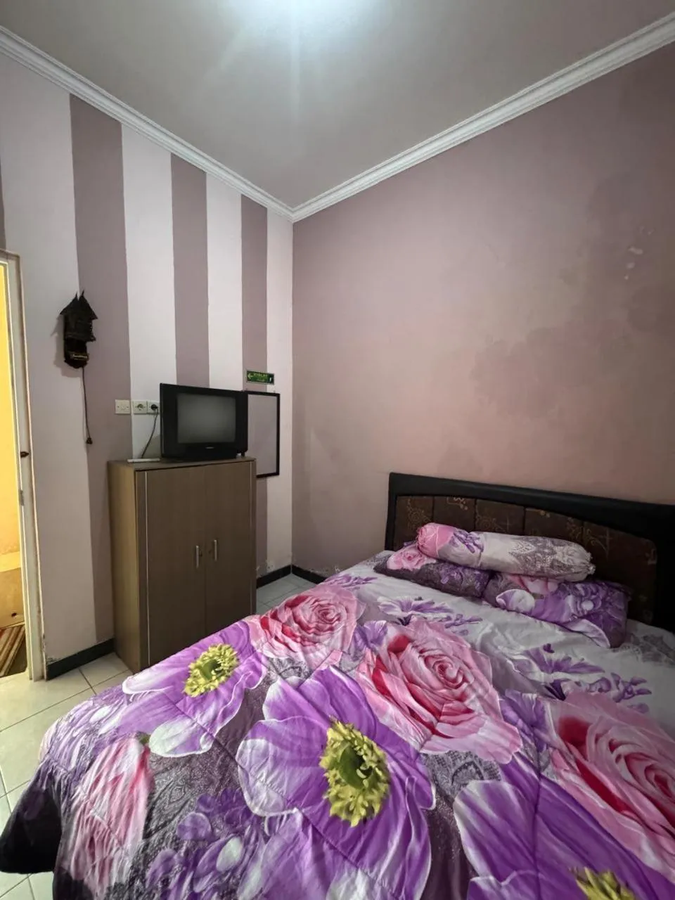 Bed in Ken's Villa 8