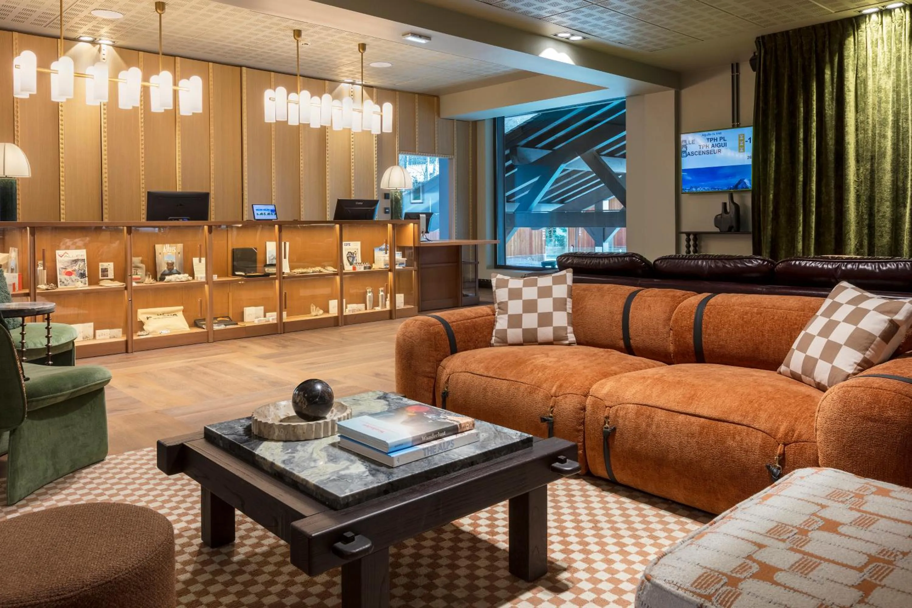 Lounge or bar in Hôtel Les Aiglons Chamonix