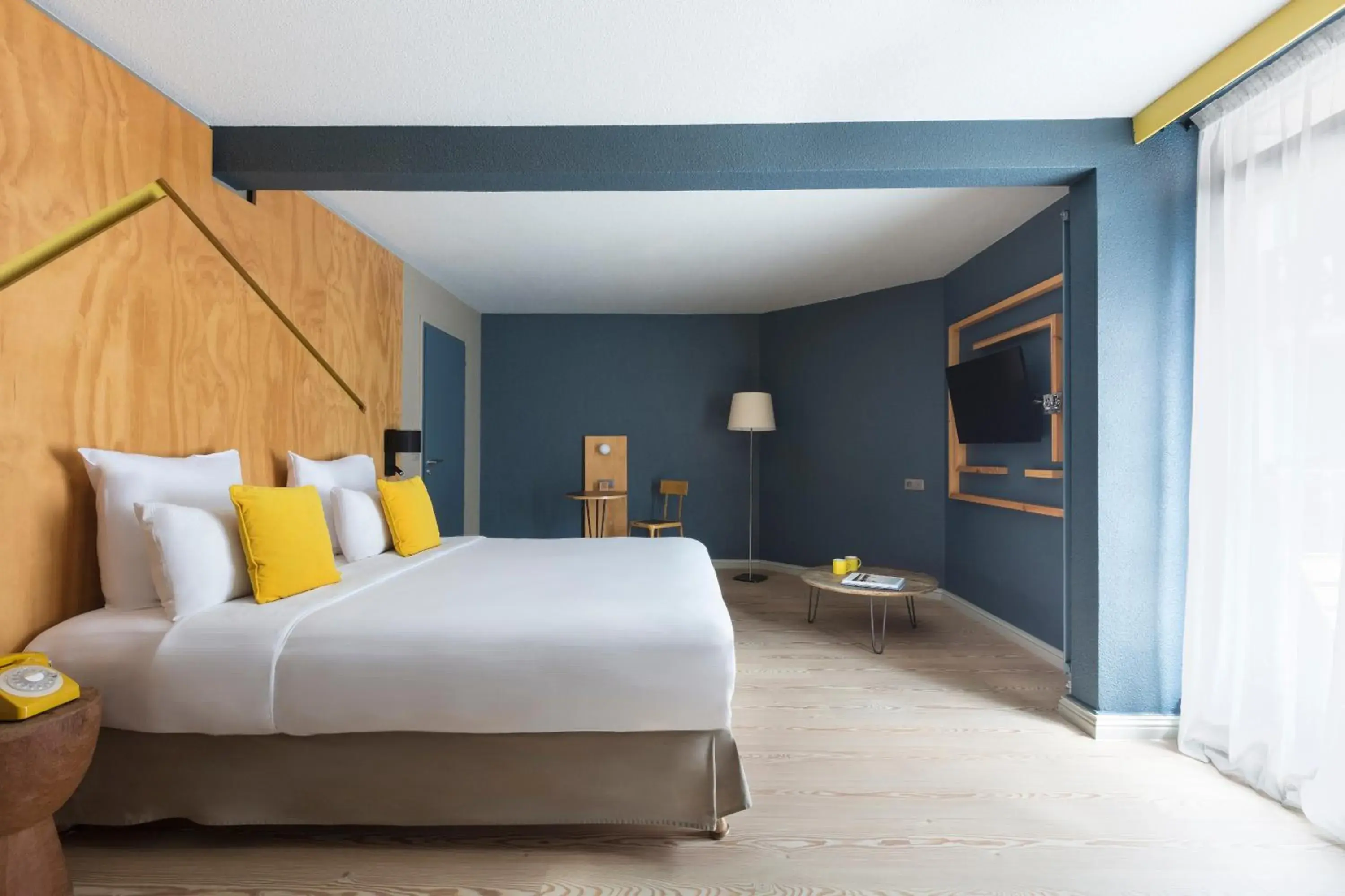 Bedroom, Bed in Hôtel Les Aiglons Chamonix Bedroom, Bed in Hôtel Les Aiglons Chamonix