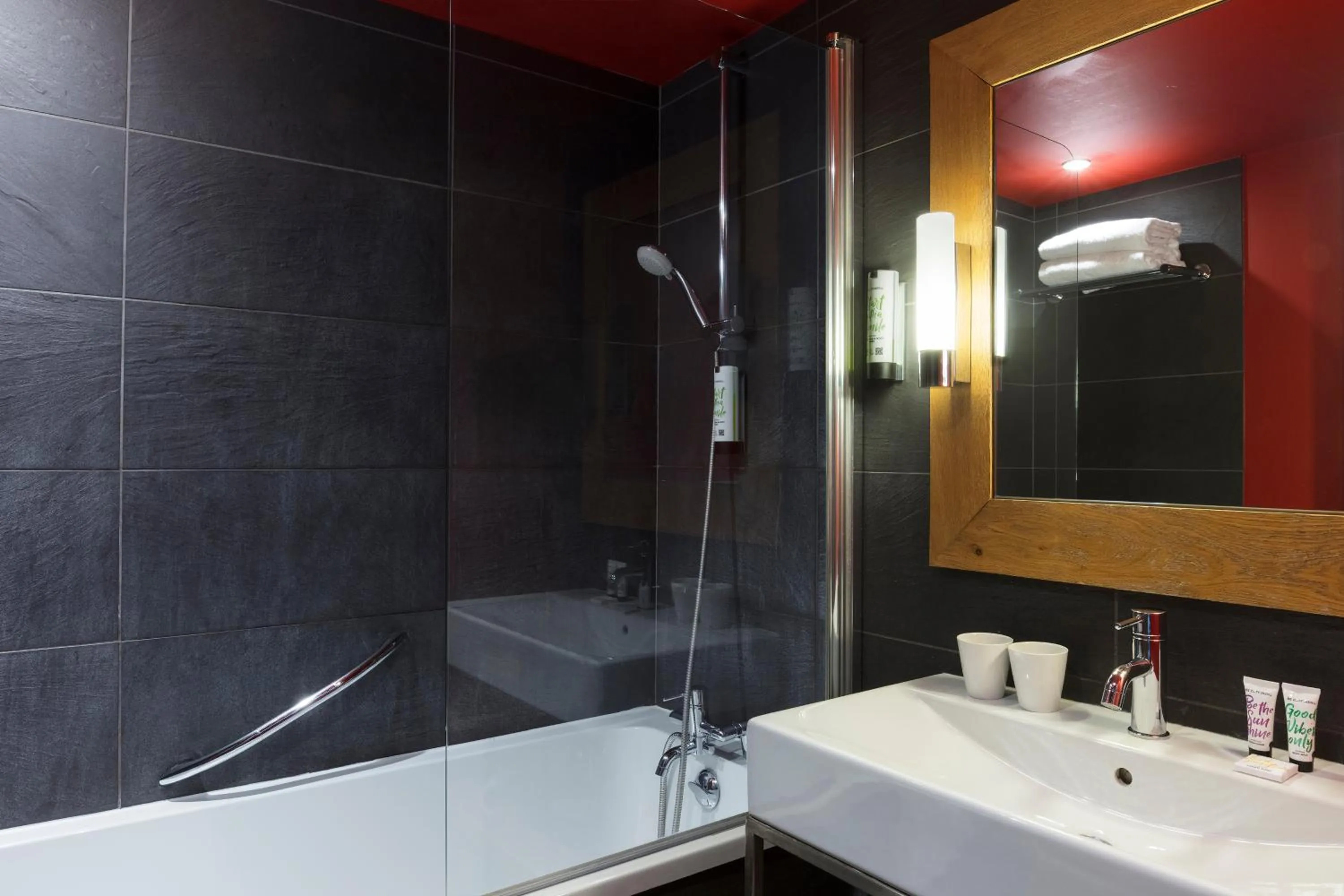 Bathroom in Hôtel Les Aiglons Chamonix