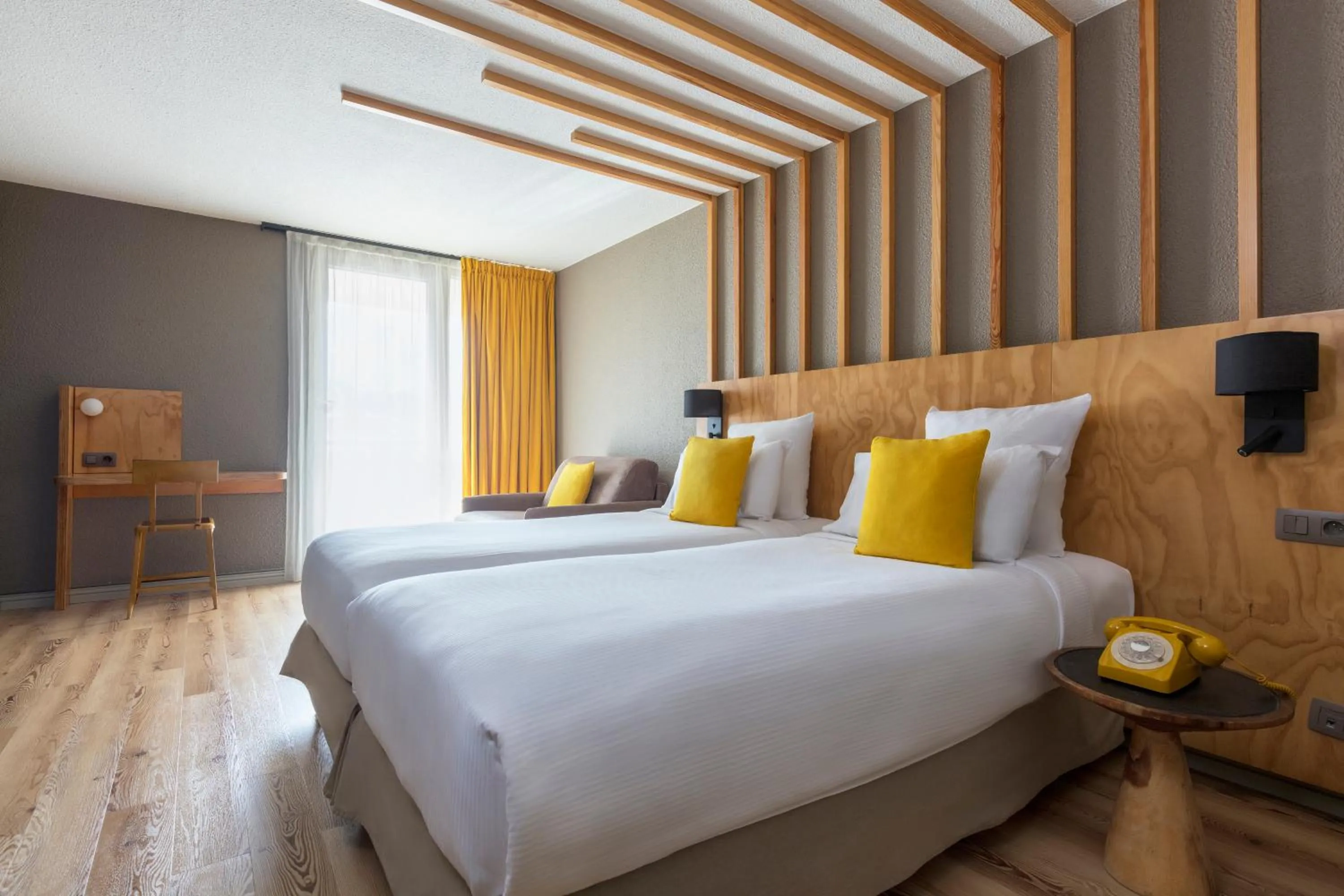 Bedroom, Bed in Hôtel Les Aiglons Chamonix