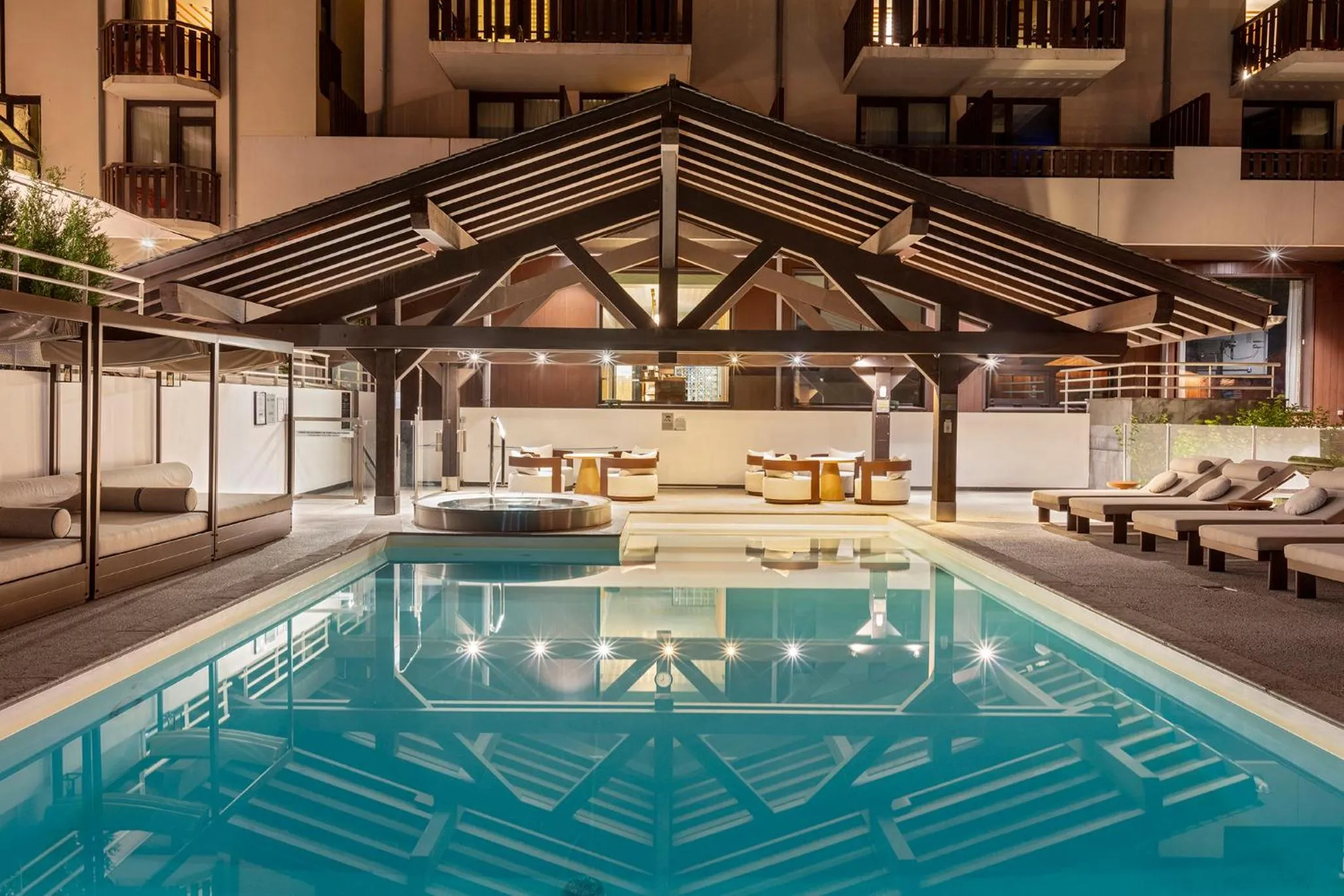 Swimming pool in Hôtel Les Aiglons Chamonix