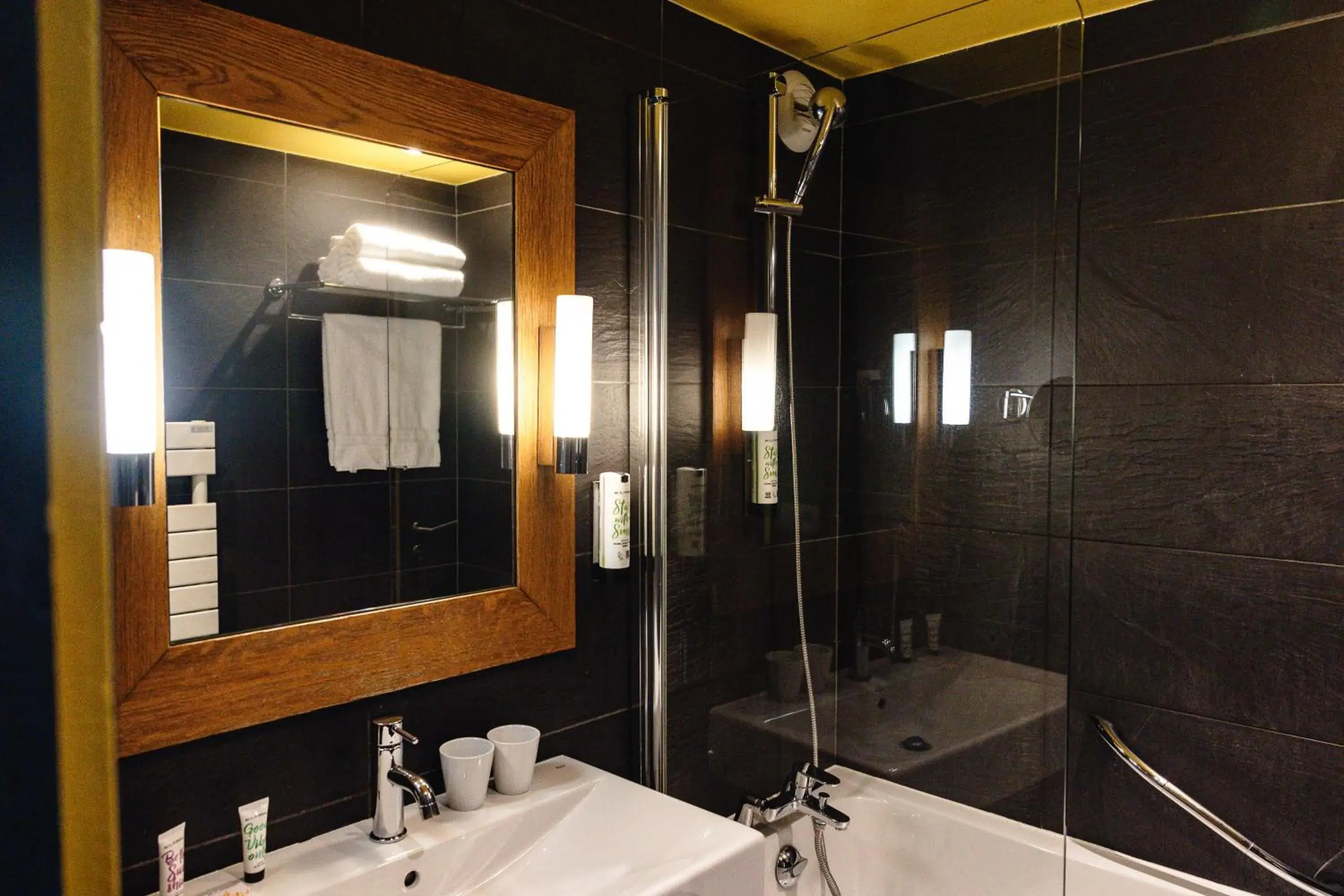 Bathroom in Hôtel Les Aiglons Chamonix Bathroom in Hôtel Les Aiglons Chamonix