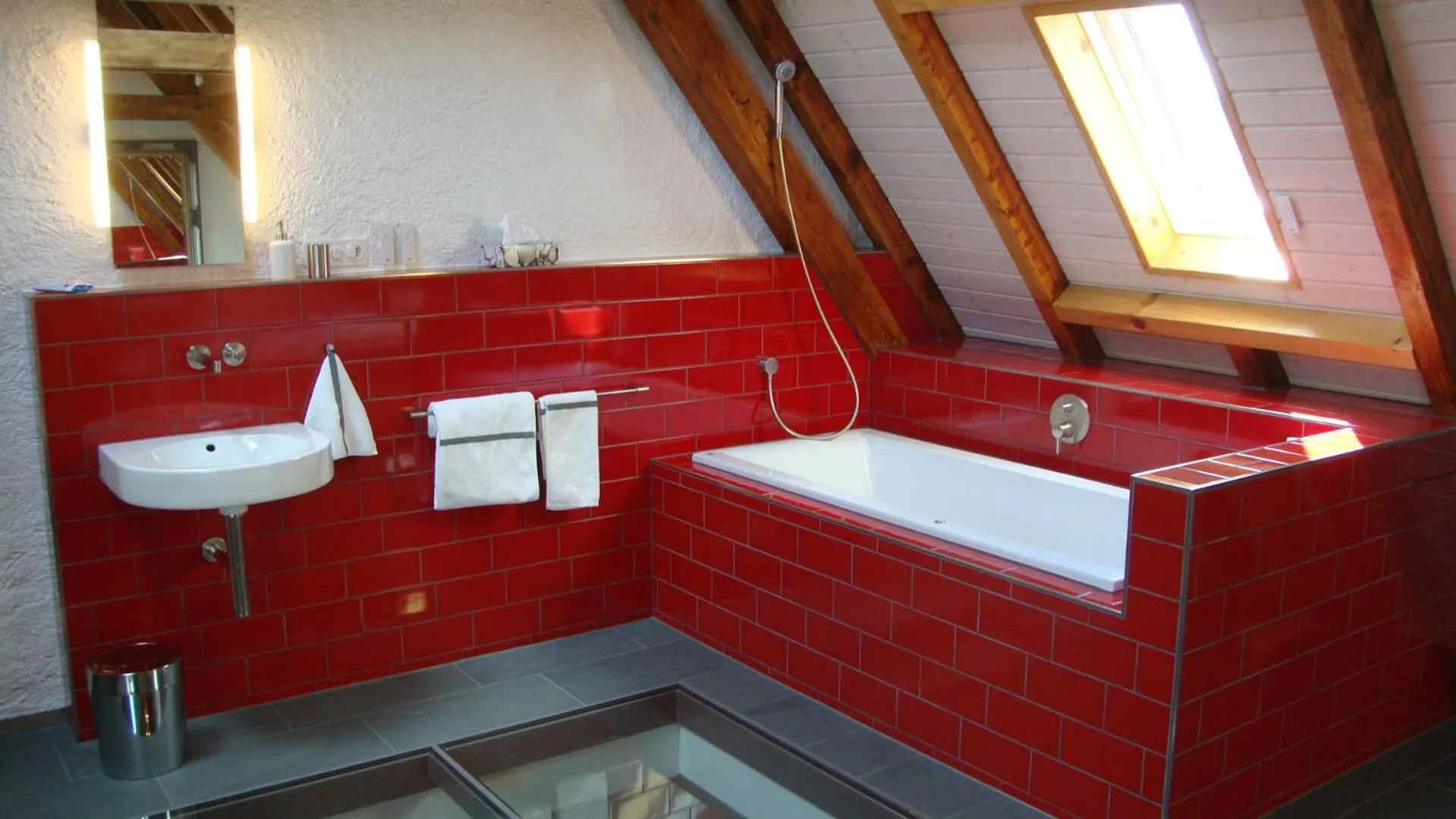 Photo of the whole room in B&B Laupenring, Basel