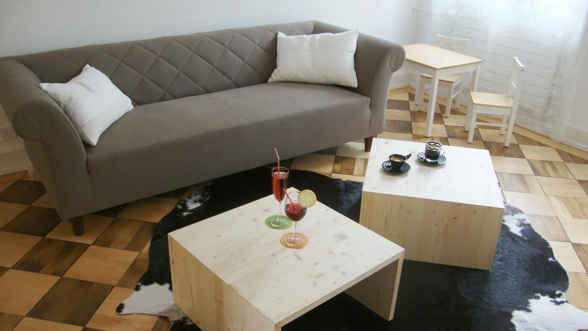 Lounge or bar in B&B Laupenring, Basel