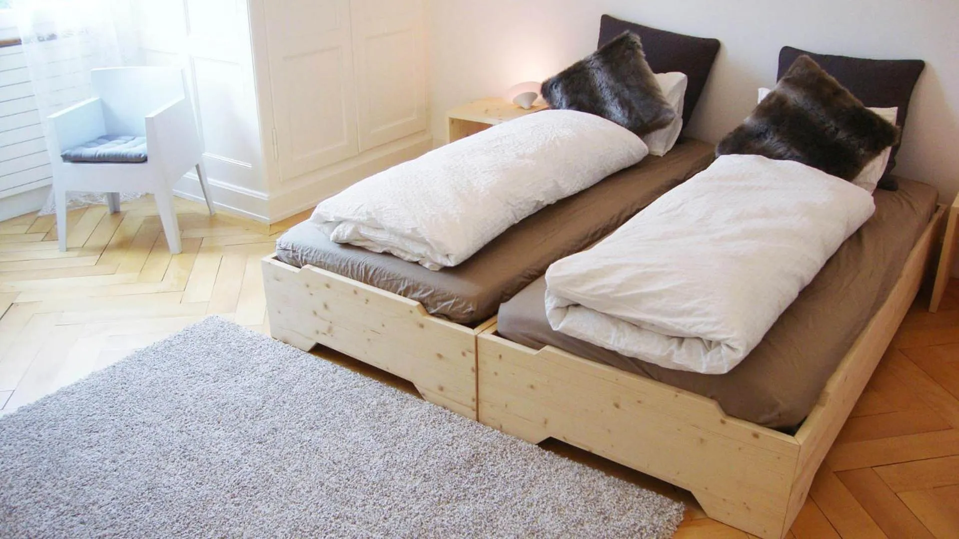 Photo of the whole room, Bed in B&B Laupenring, Basel
