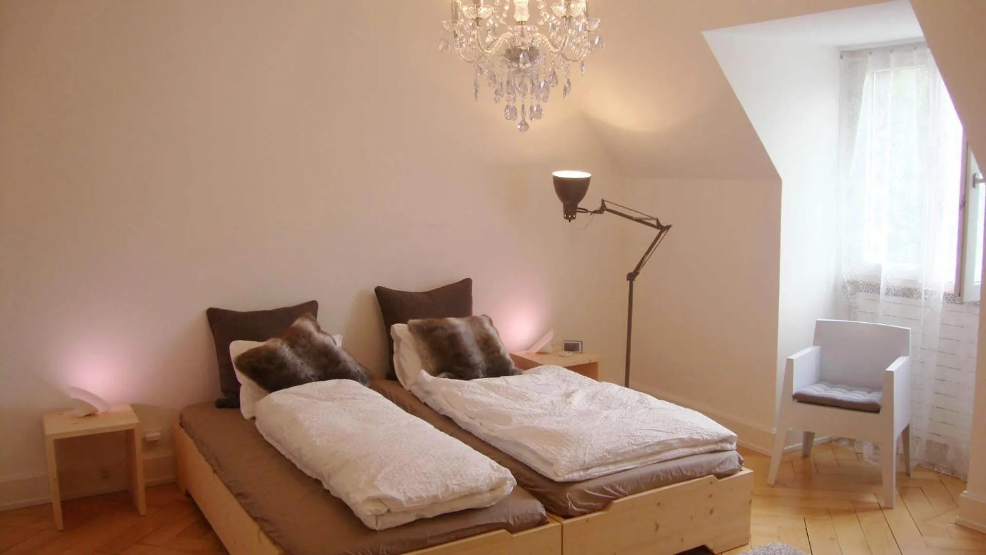 Photo of the whole room, Bed in B&B Laupenring, Basel
