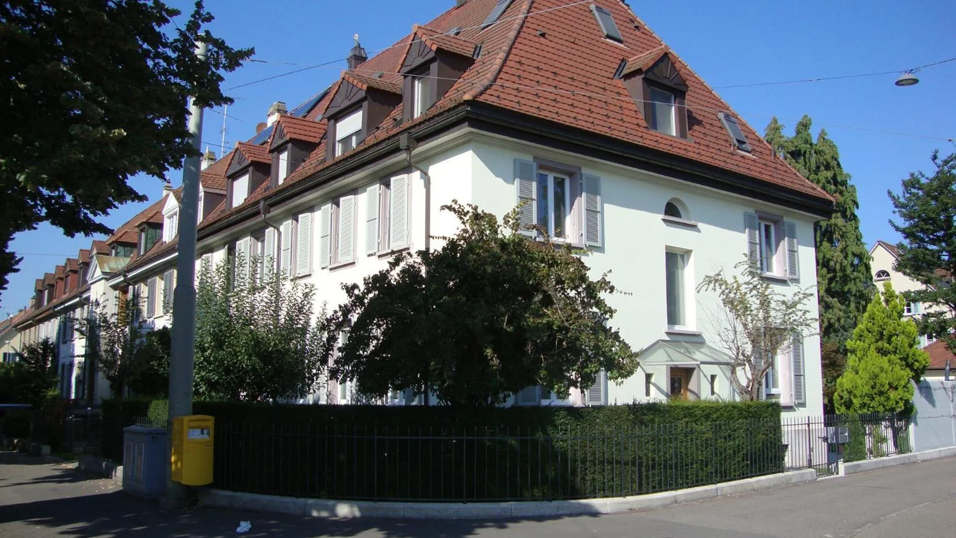 Property building in B&B Laupenring, Basel